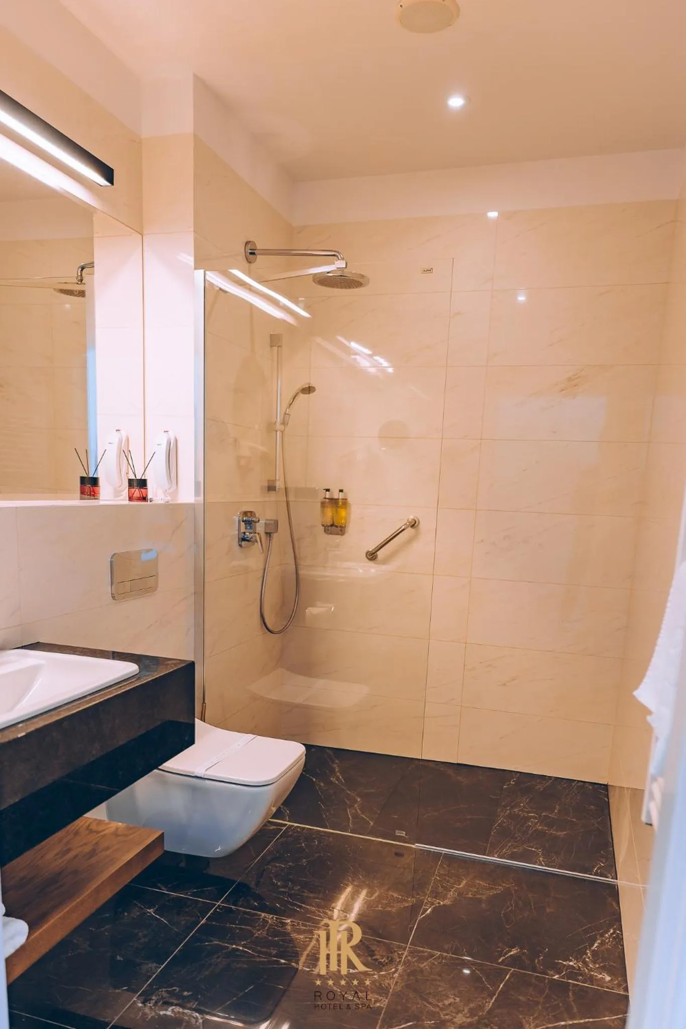 Shower in Hotel Royal & Spa