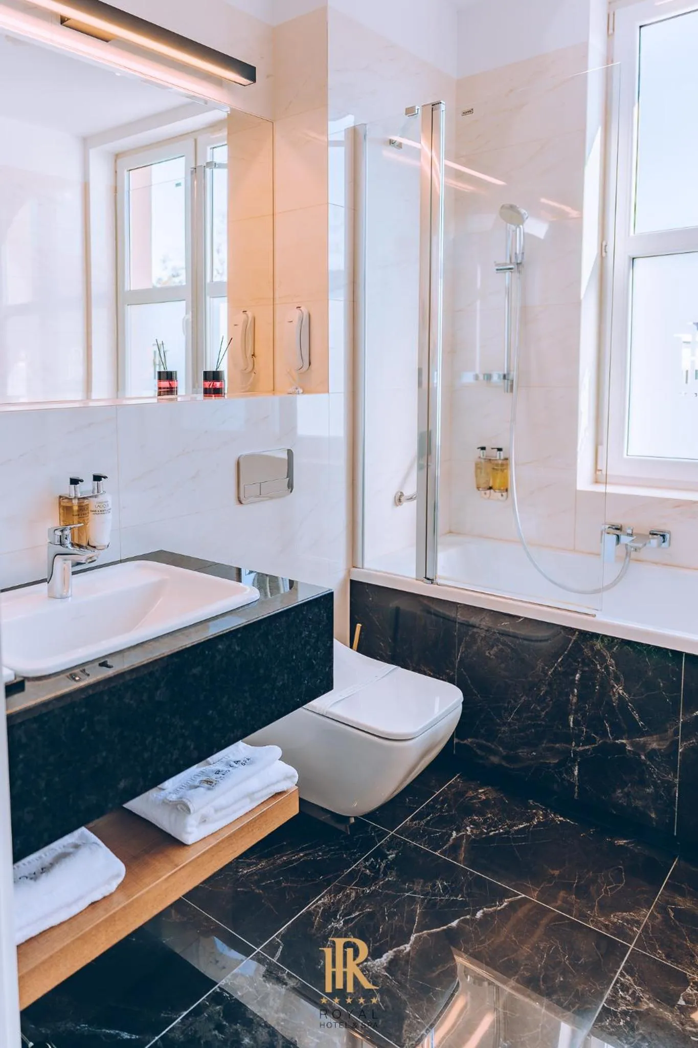 Toilet in Hotel Royal & Spa