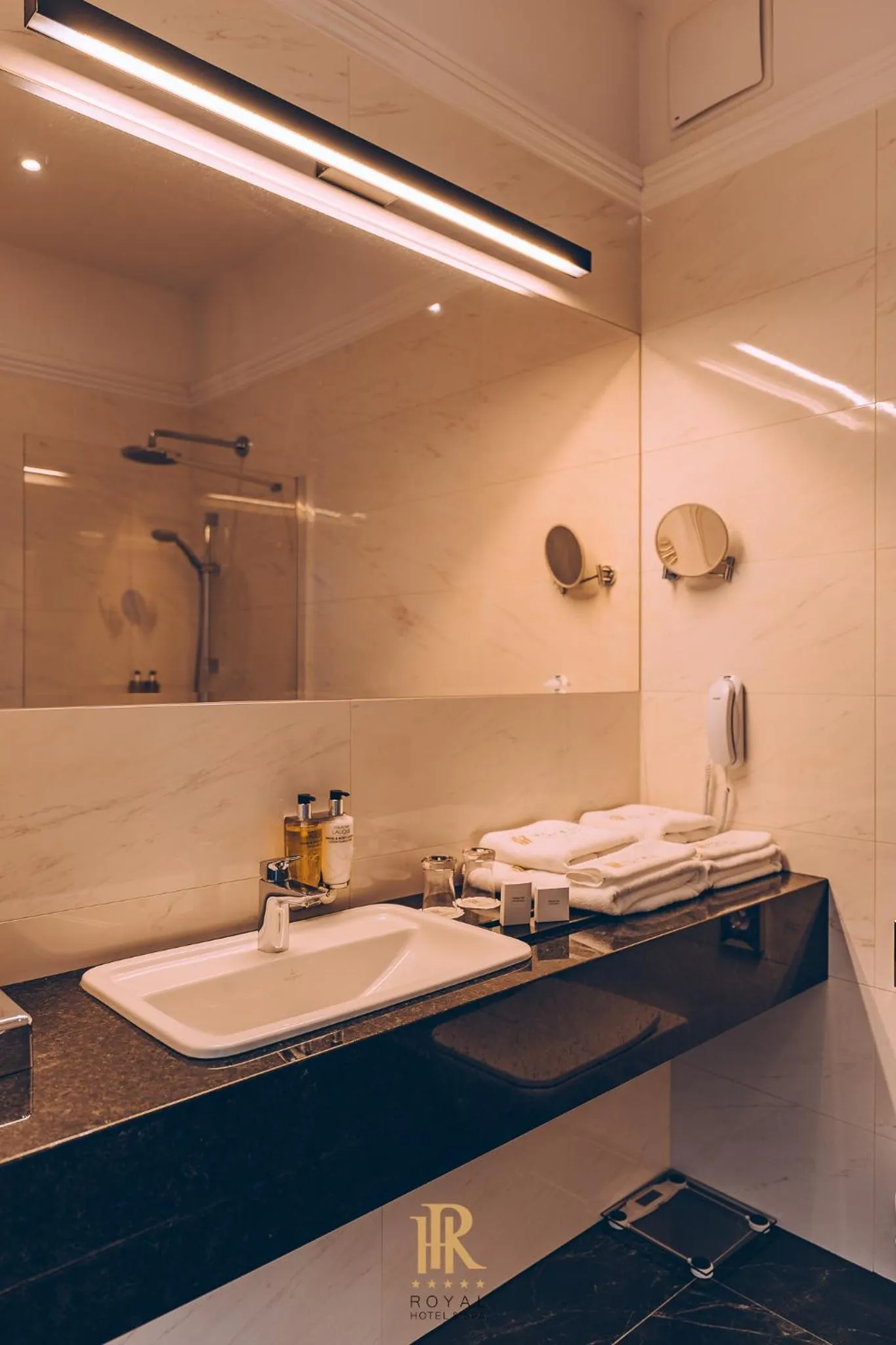 Shower in Hotel Royal & Spa