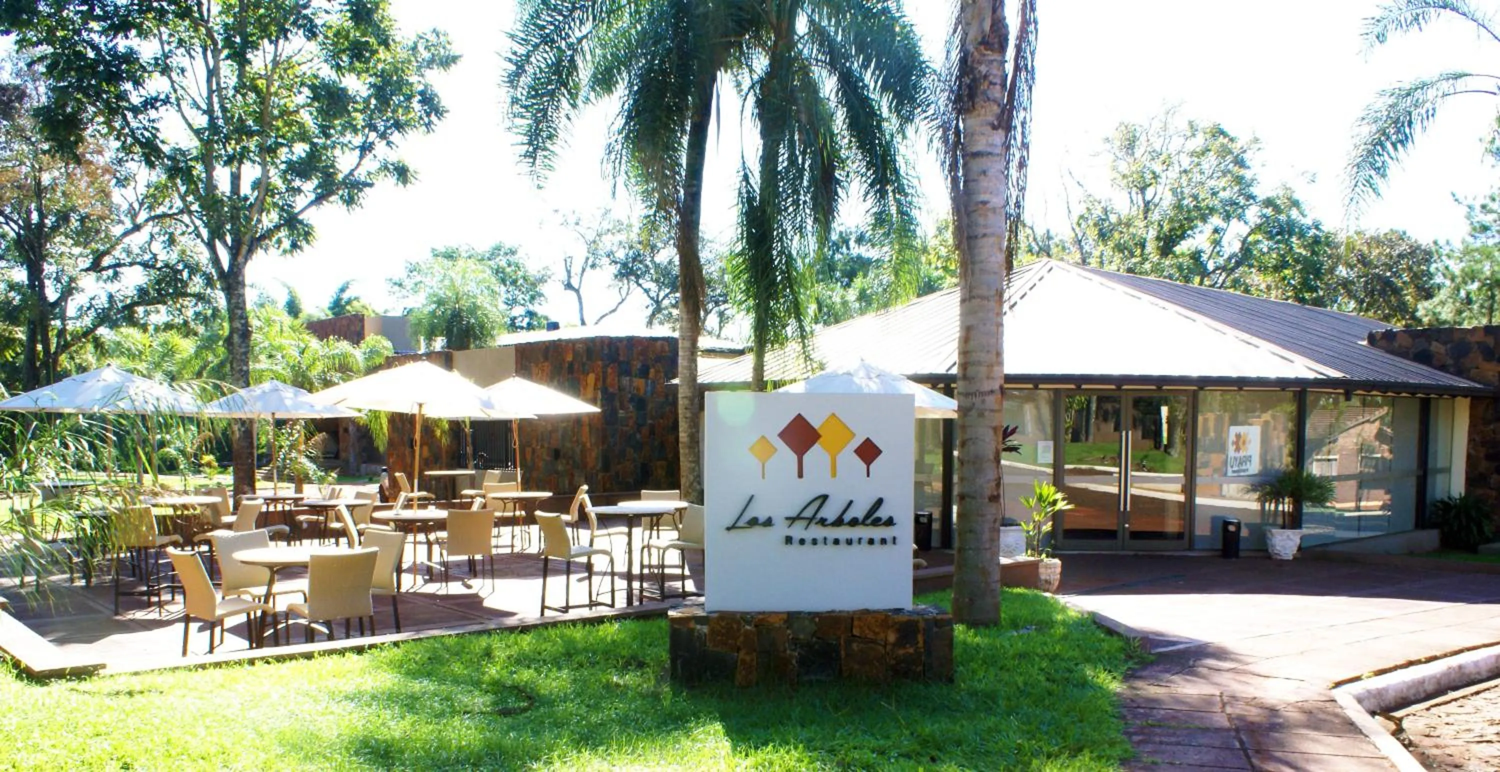 Restaurant/places to eat in Pirayu Hotel & Resort