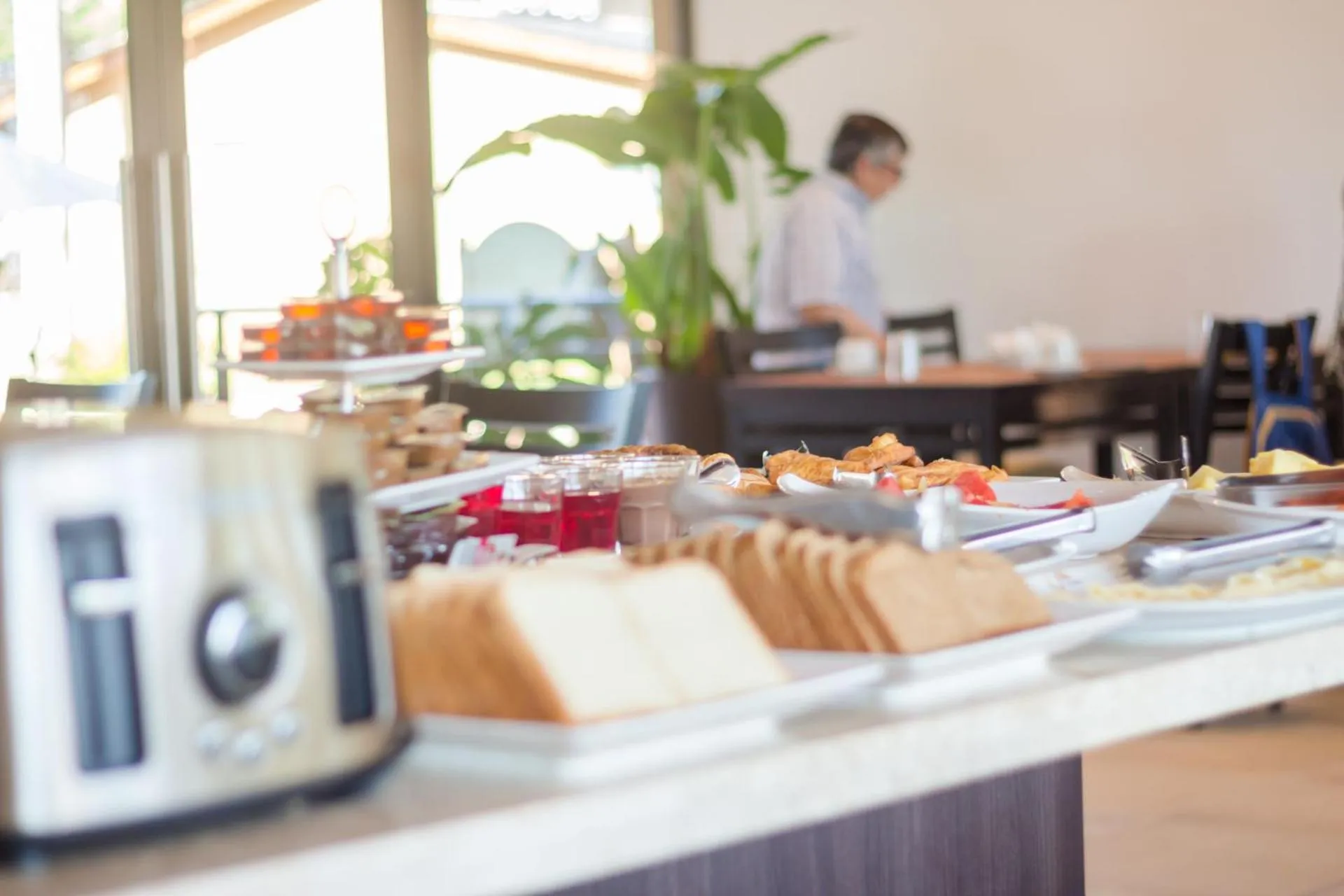 Restaurant/places to eat in Pirayu Hotel & Resort