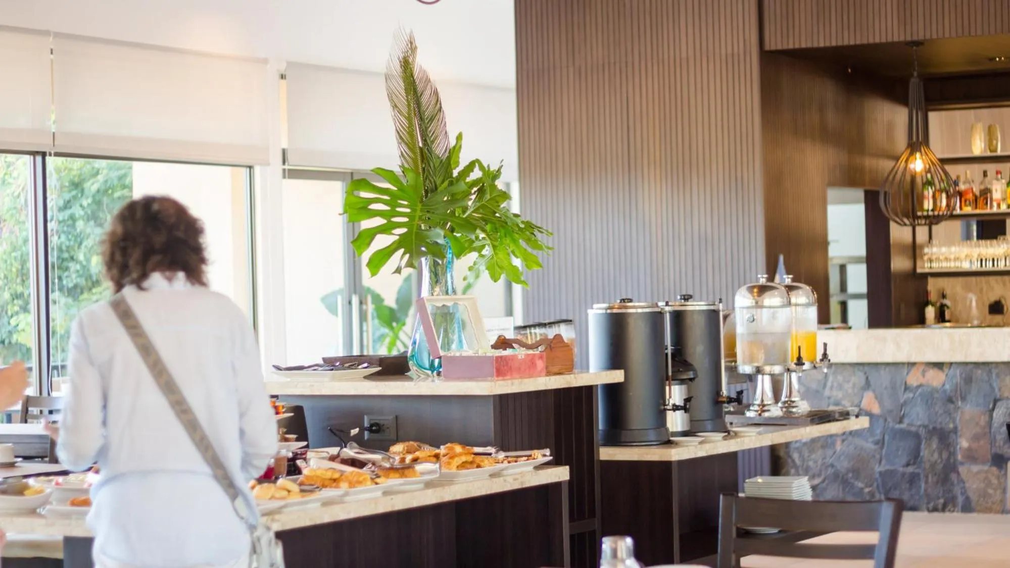 Restaurant/places to eat in Pirayu Hotel & Resort