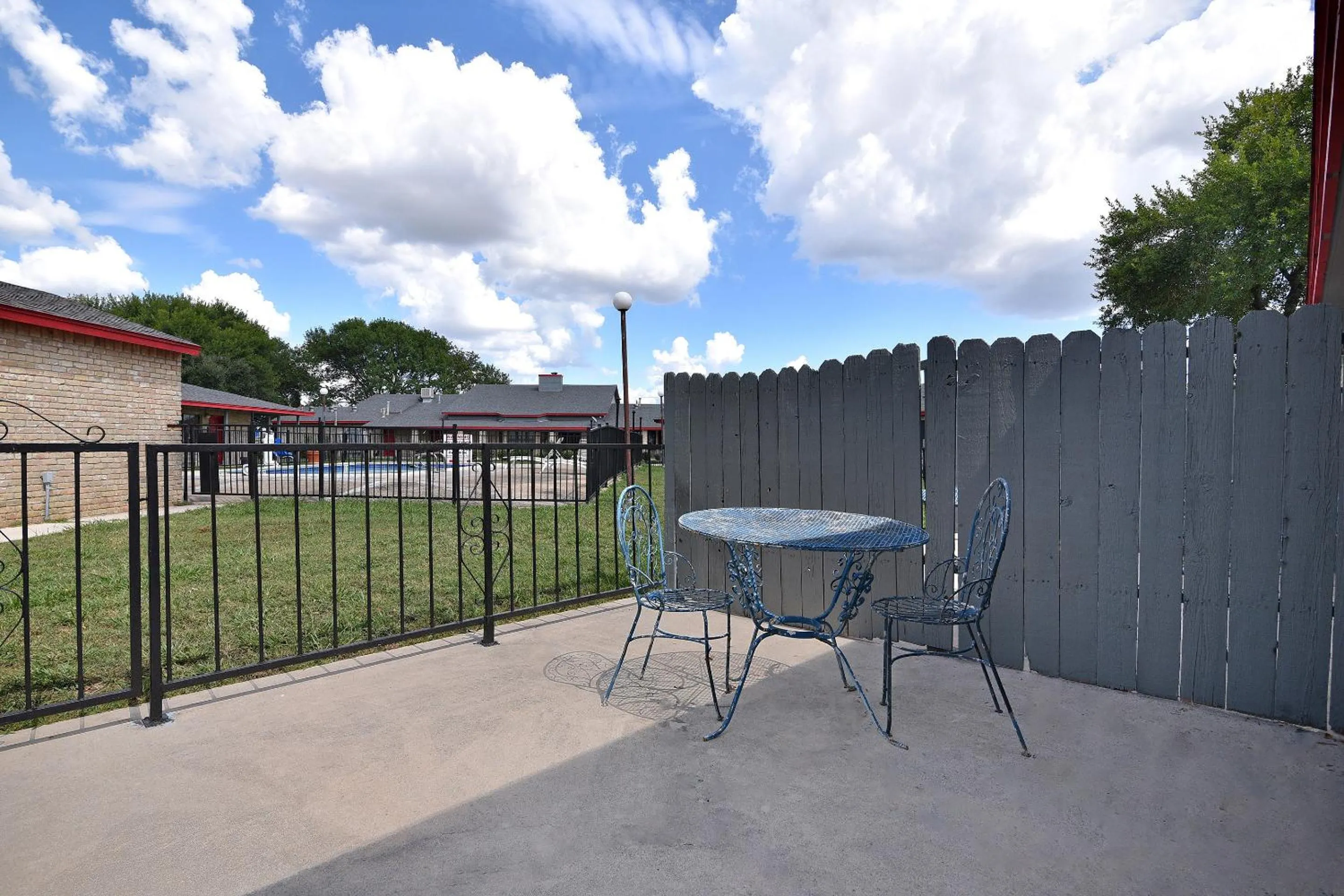 Area and facilities in Americas Best Value Inn Lockhart TX