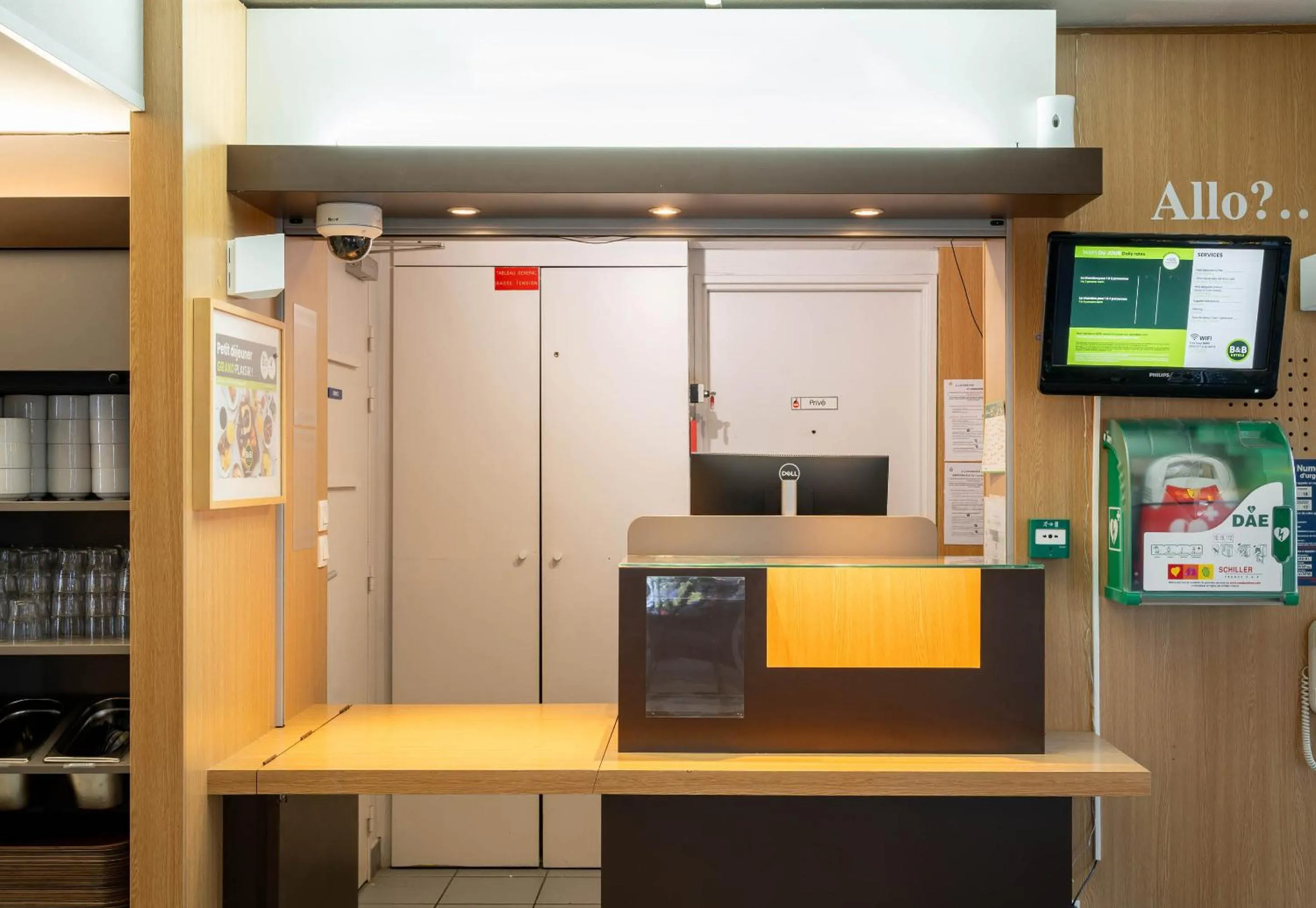 Lobby or reception in B&B HOTEL Saint-Nazaire Trignac