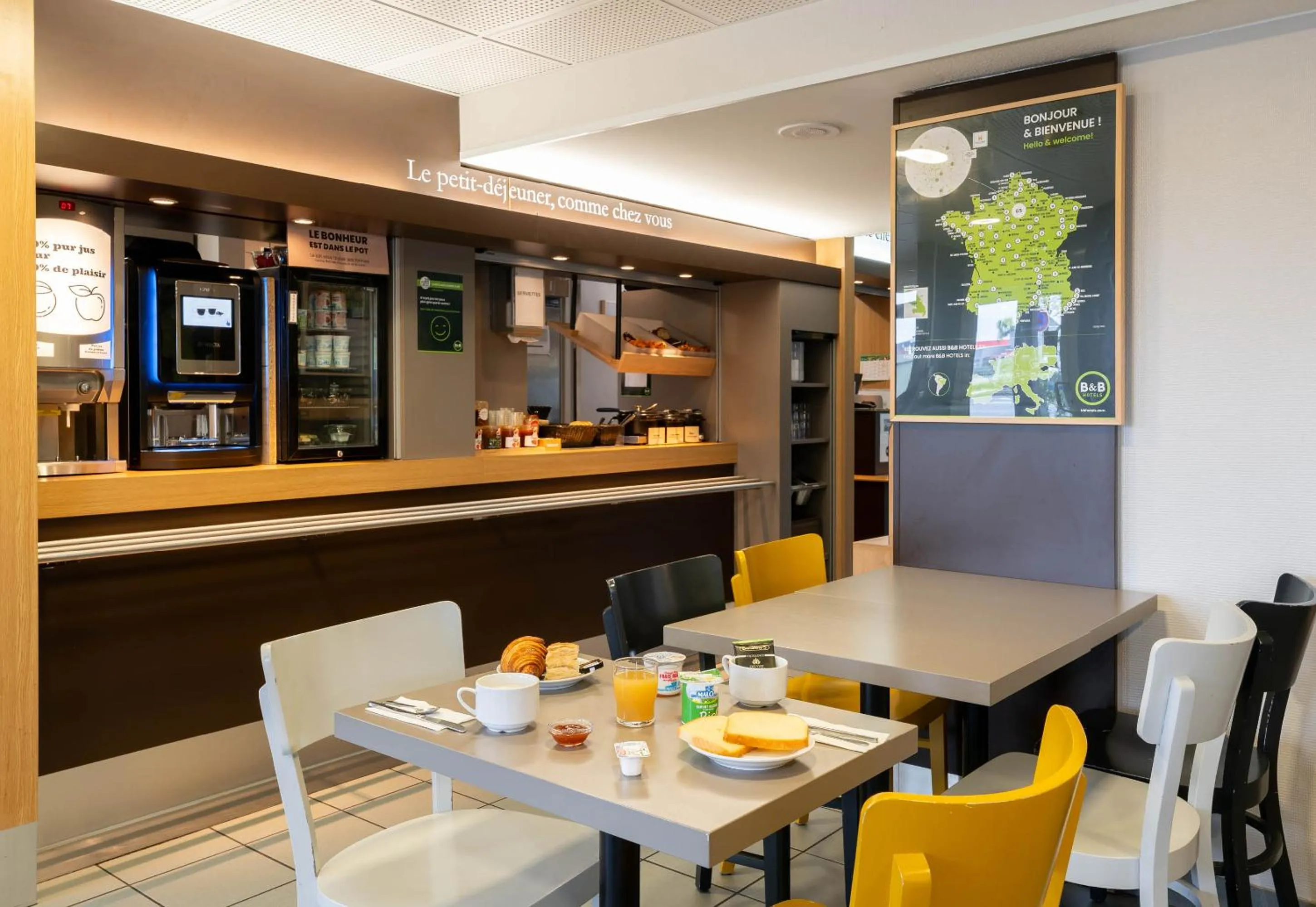 Restaurant/places to eat in B&B HOTEL Saint-Nazaire Trignac