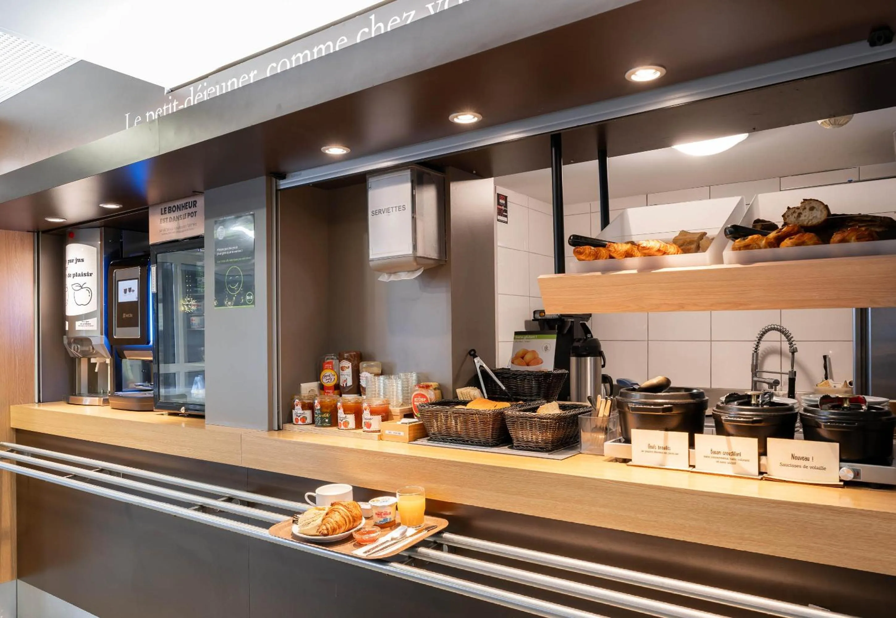 Buffet breakfast in B&B HOTEL Saint-Nazaire Trignac