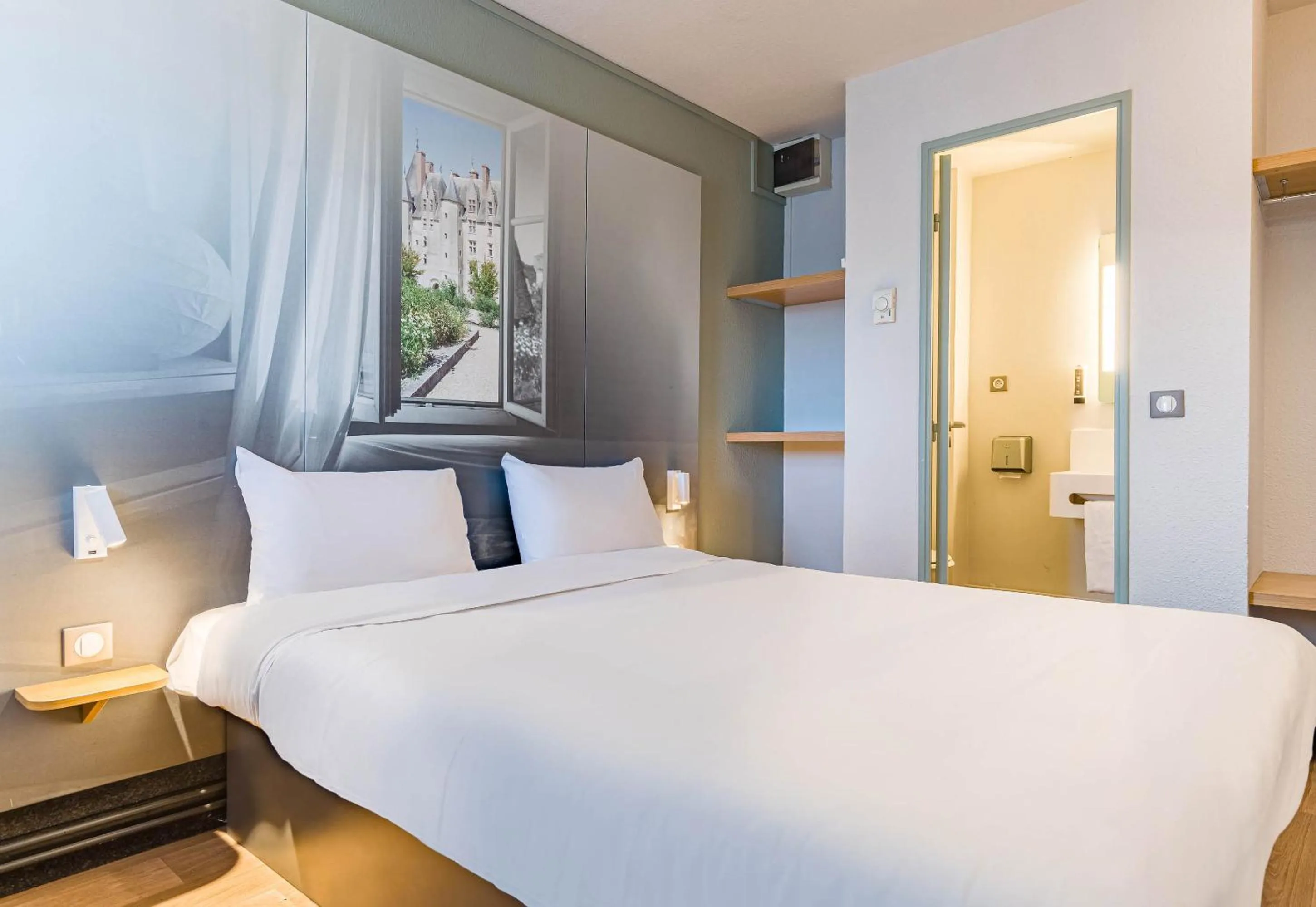 Bedroom, Bed in B&B HOTEL TOURS Sud Joué-lès-Tours