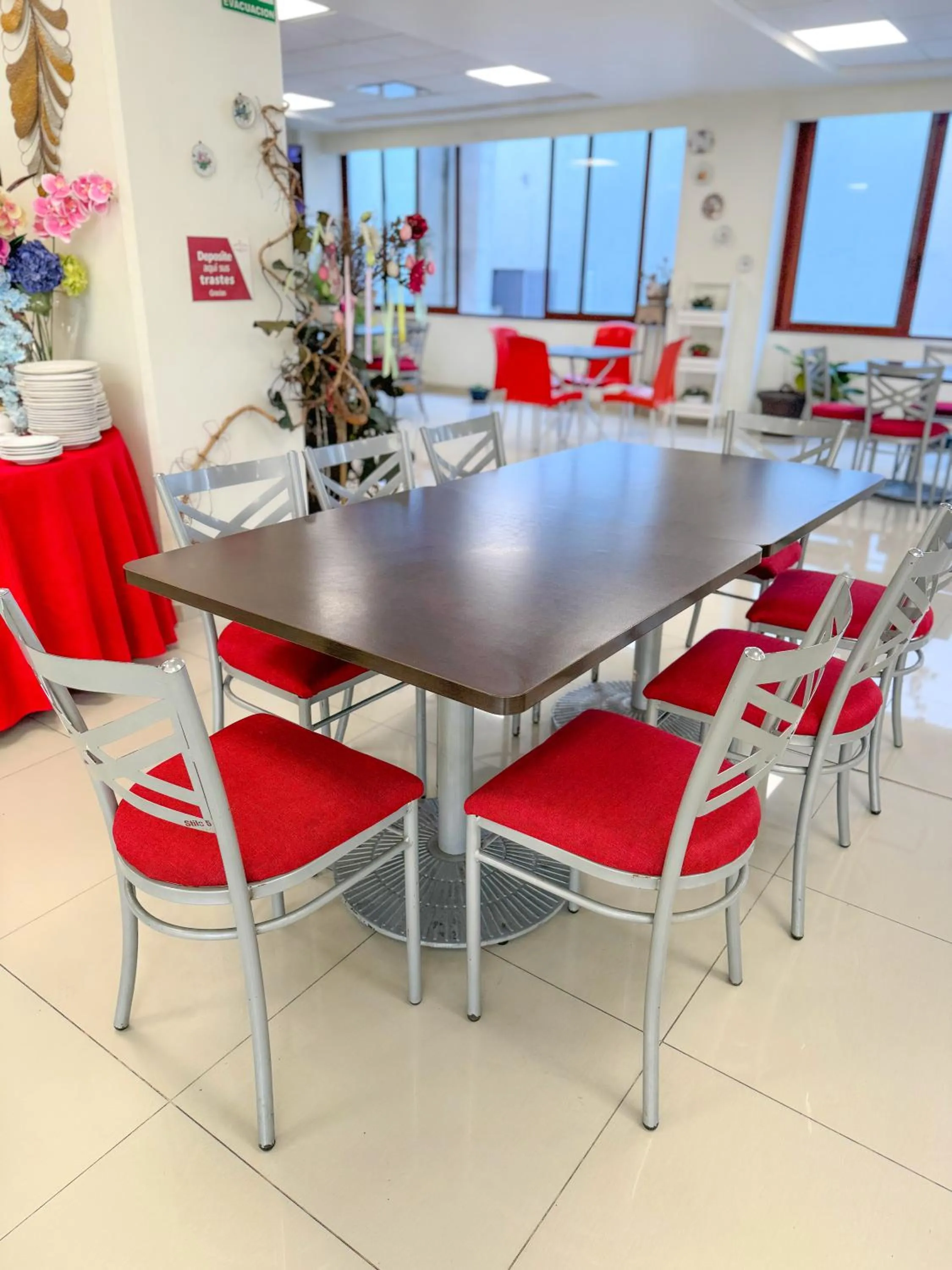 Restaurant/places to eat in Casa de la iaia Hotel