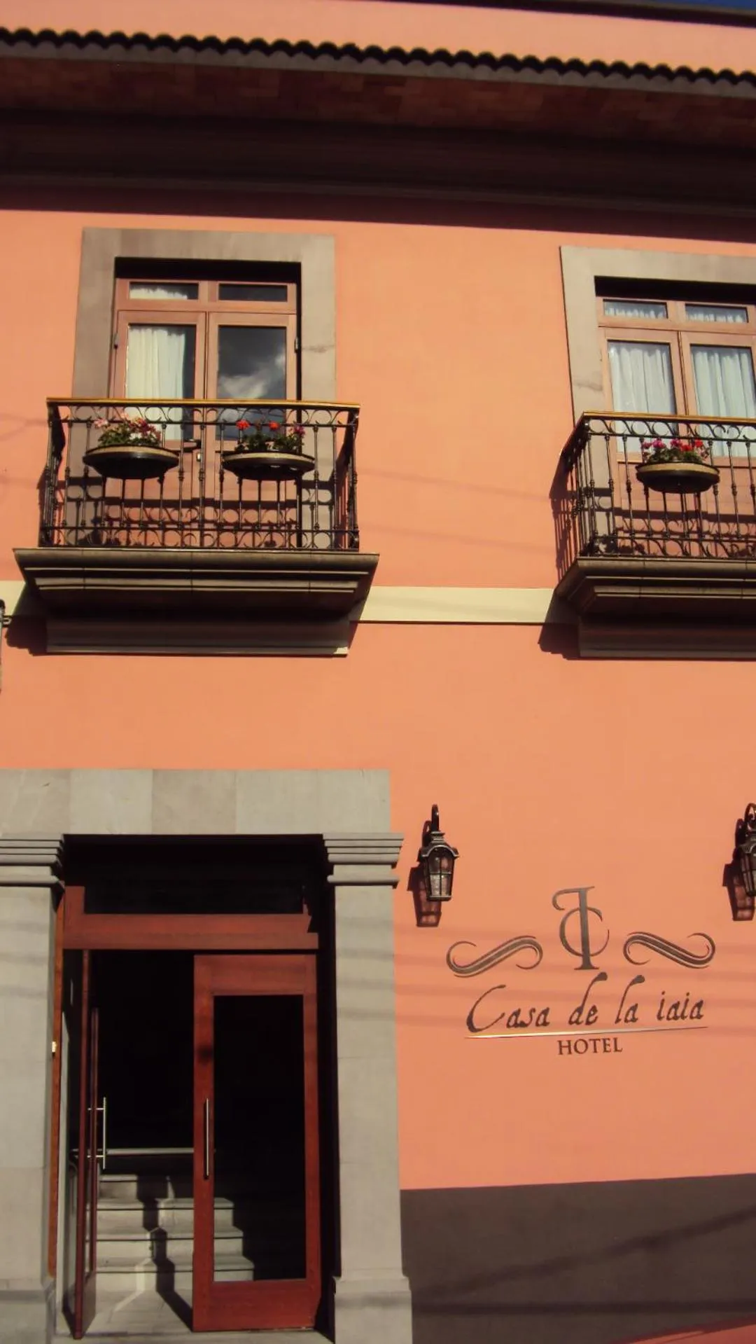 Facade/entrance in Casa de la iaia Hotel