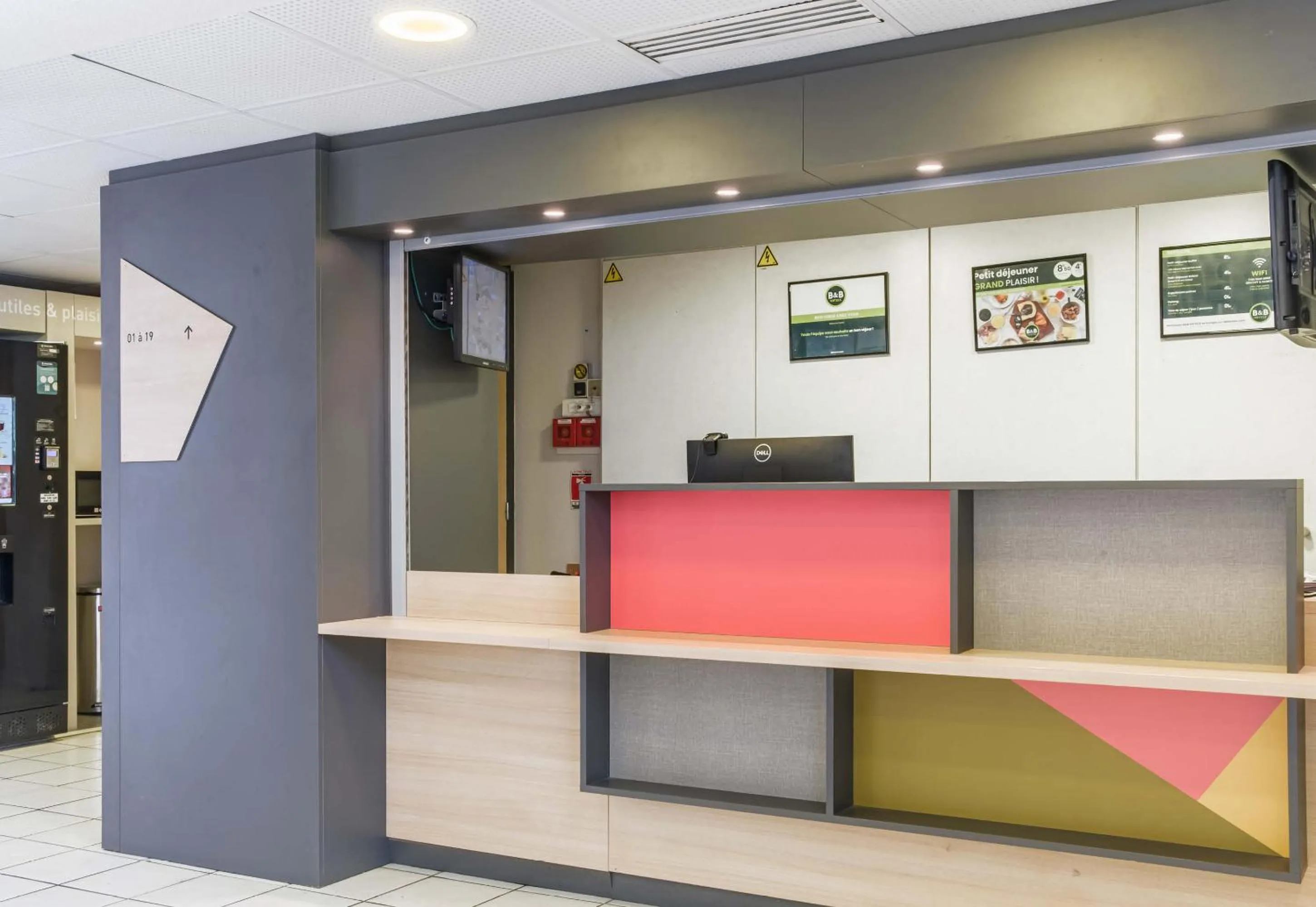 Lobby or reception in B&B HOTEL Besançon Chateaufarine