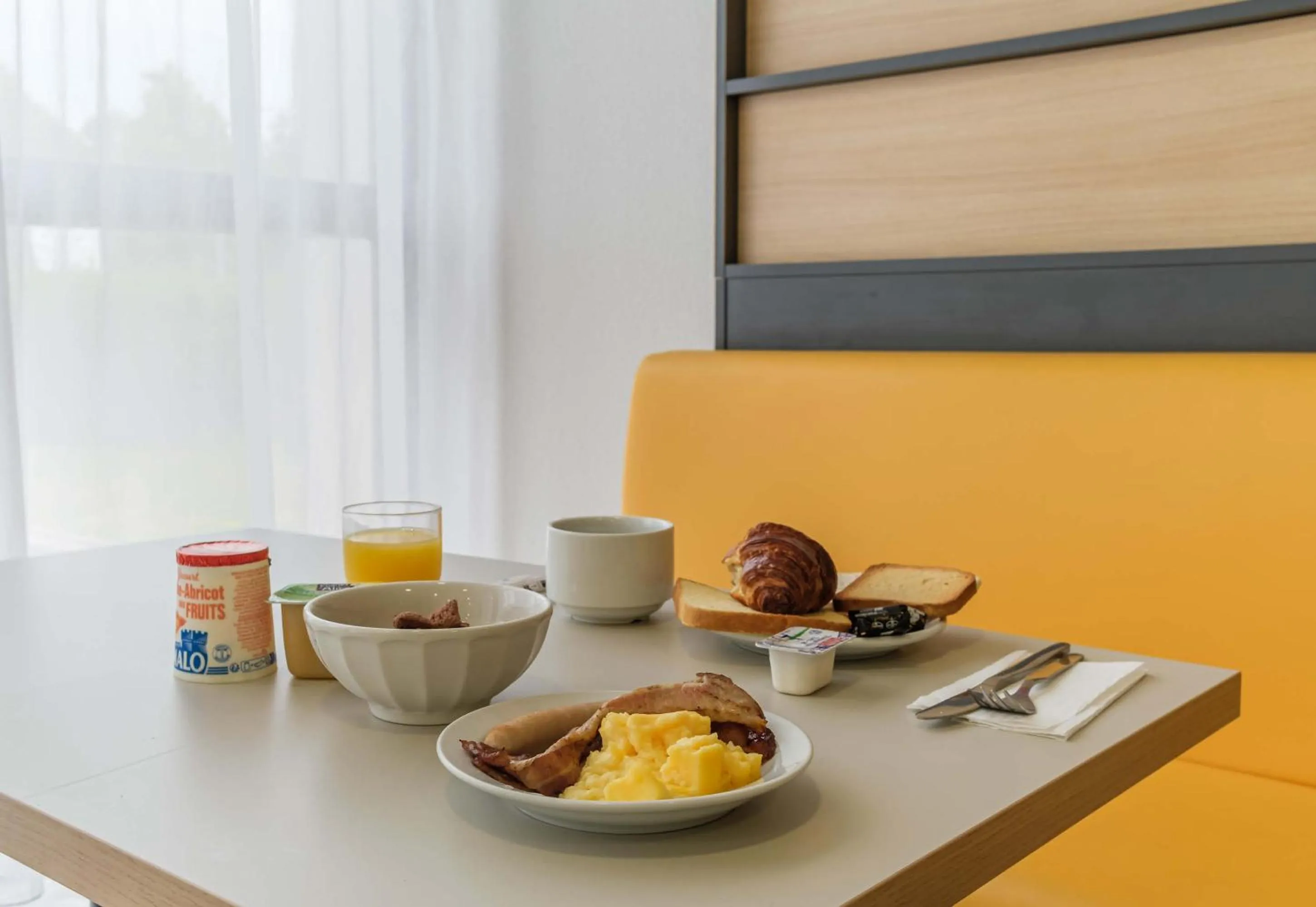 Breakfast in B&B HOTEL Besançon Chateaufarine