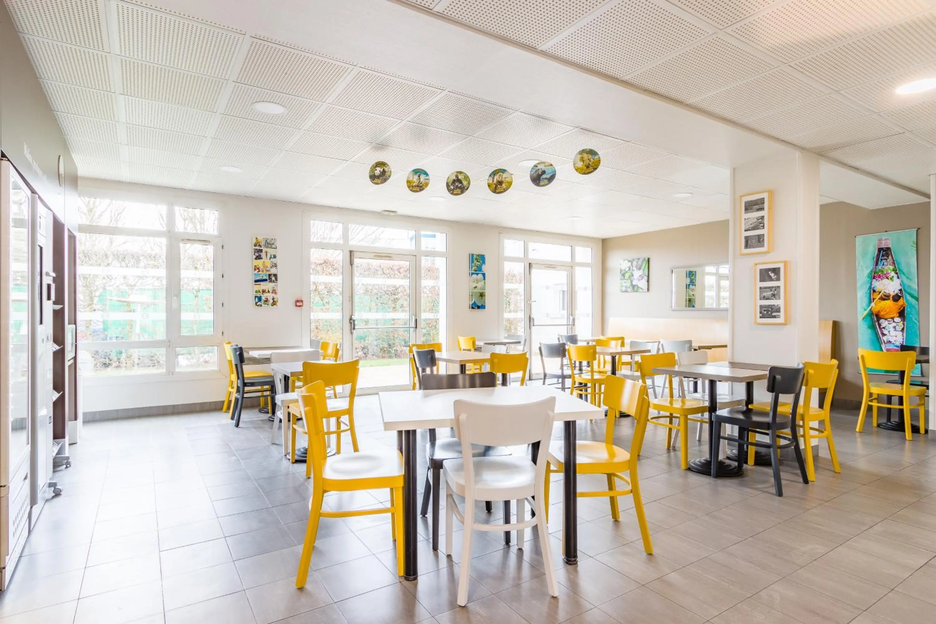 Buffet breakfast in B&B HOTEL Tours Parc Expo St-Avertin