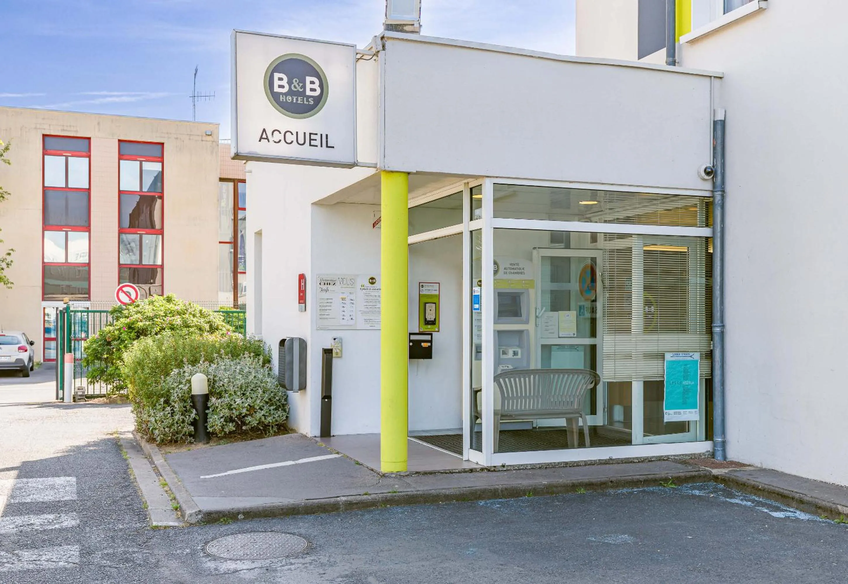 Facade/entrance in B&B HOTEL Tours Parc Expo St-Avertin