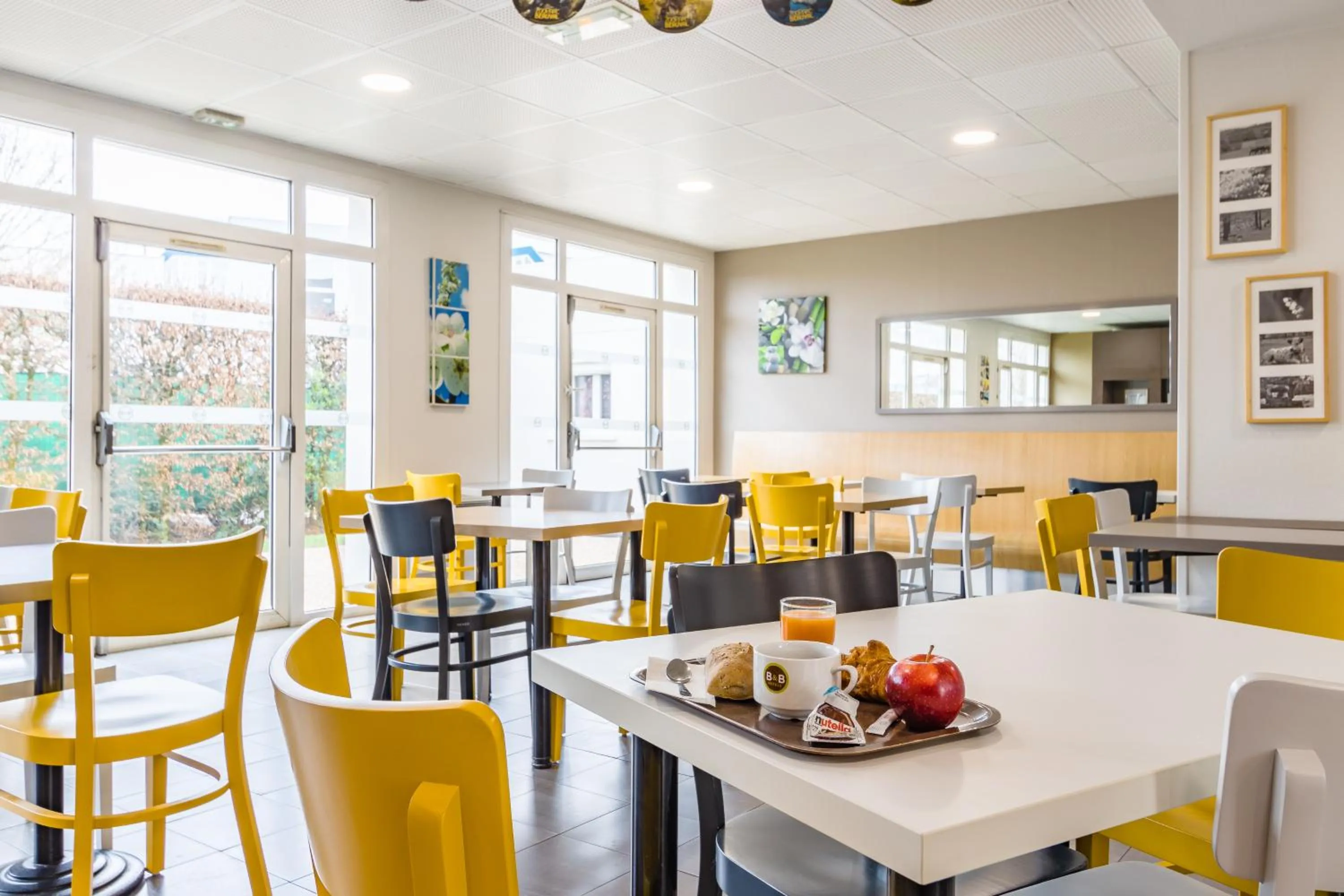 Buffet breakfast in B&B HOTEL Tours Parc Expo St-Avertin