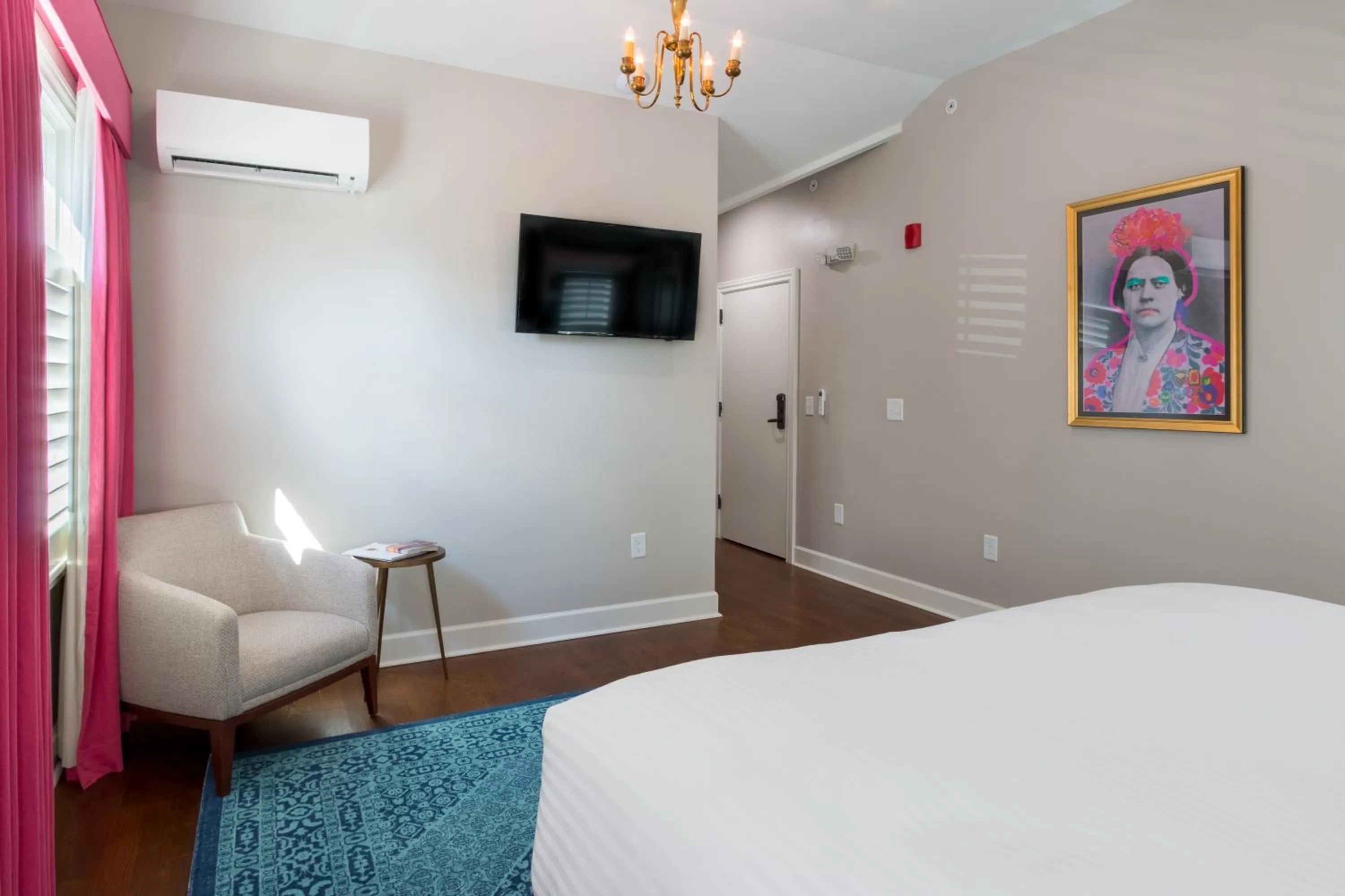 Photo of the whole room, Bed in The Germantown Inn