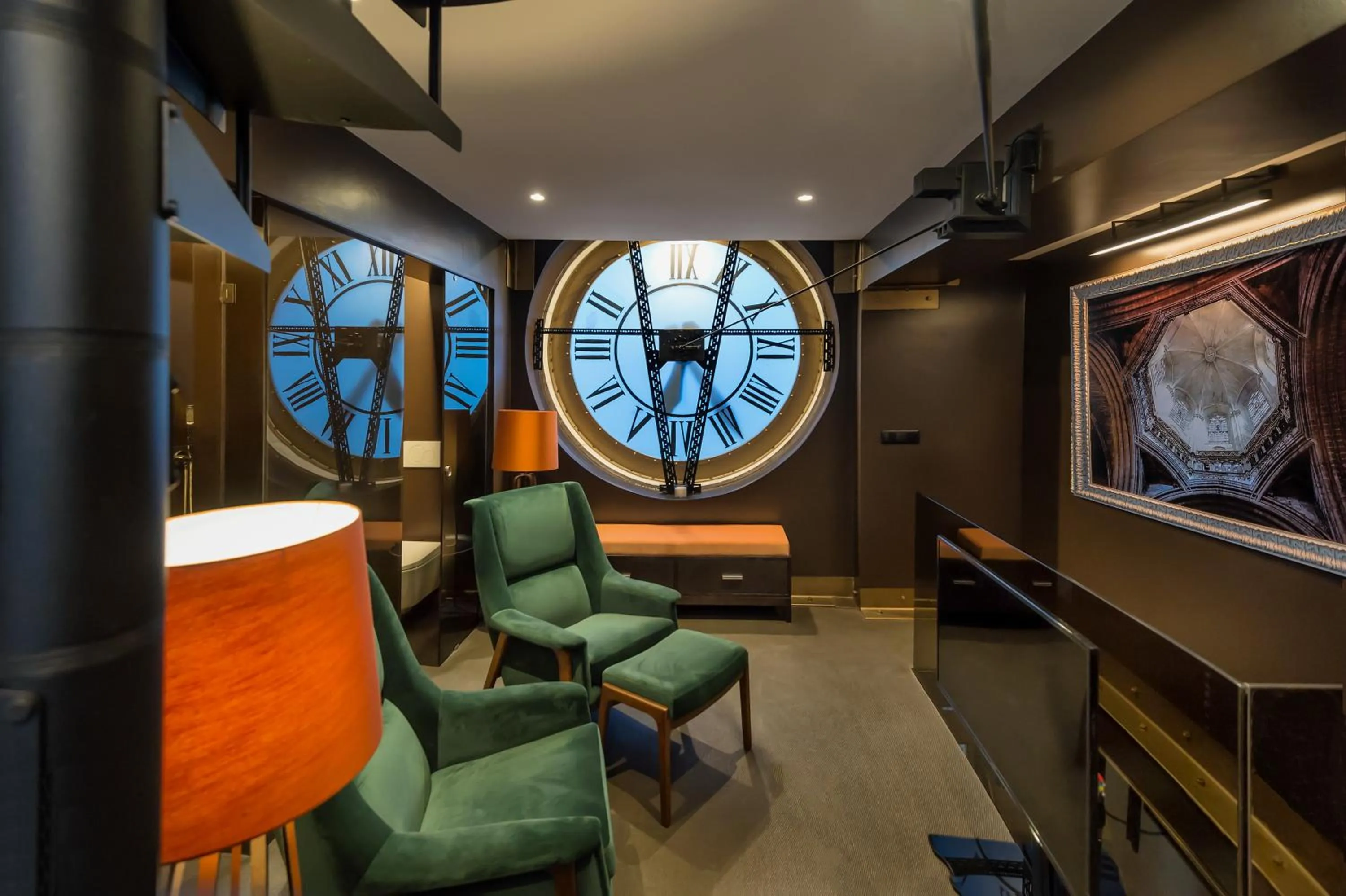 TV and multimedia in Lisbon Five Stars Apartments 8 Building