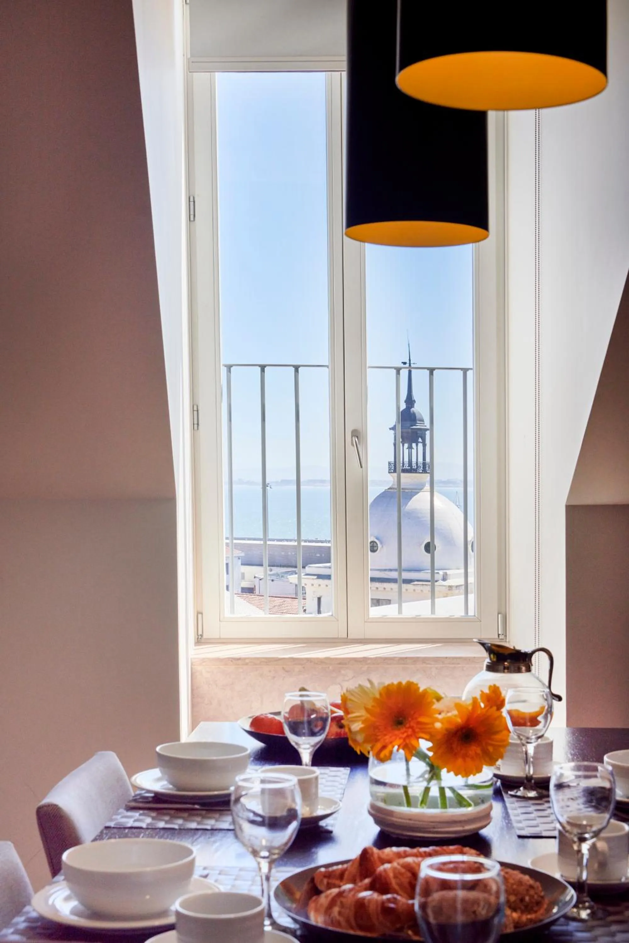 Food and drinks in Lisbon Five Stars Apartments 8 Building