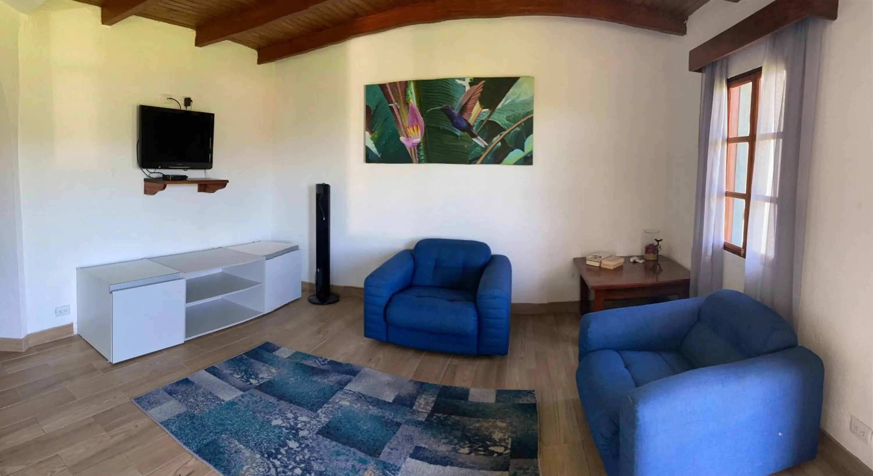 TV and multimedia in Los Héroes