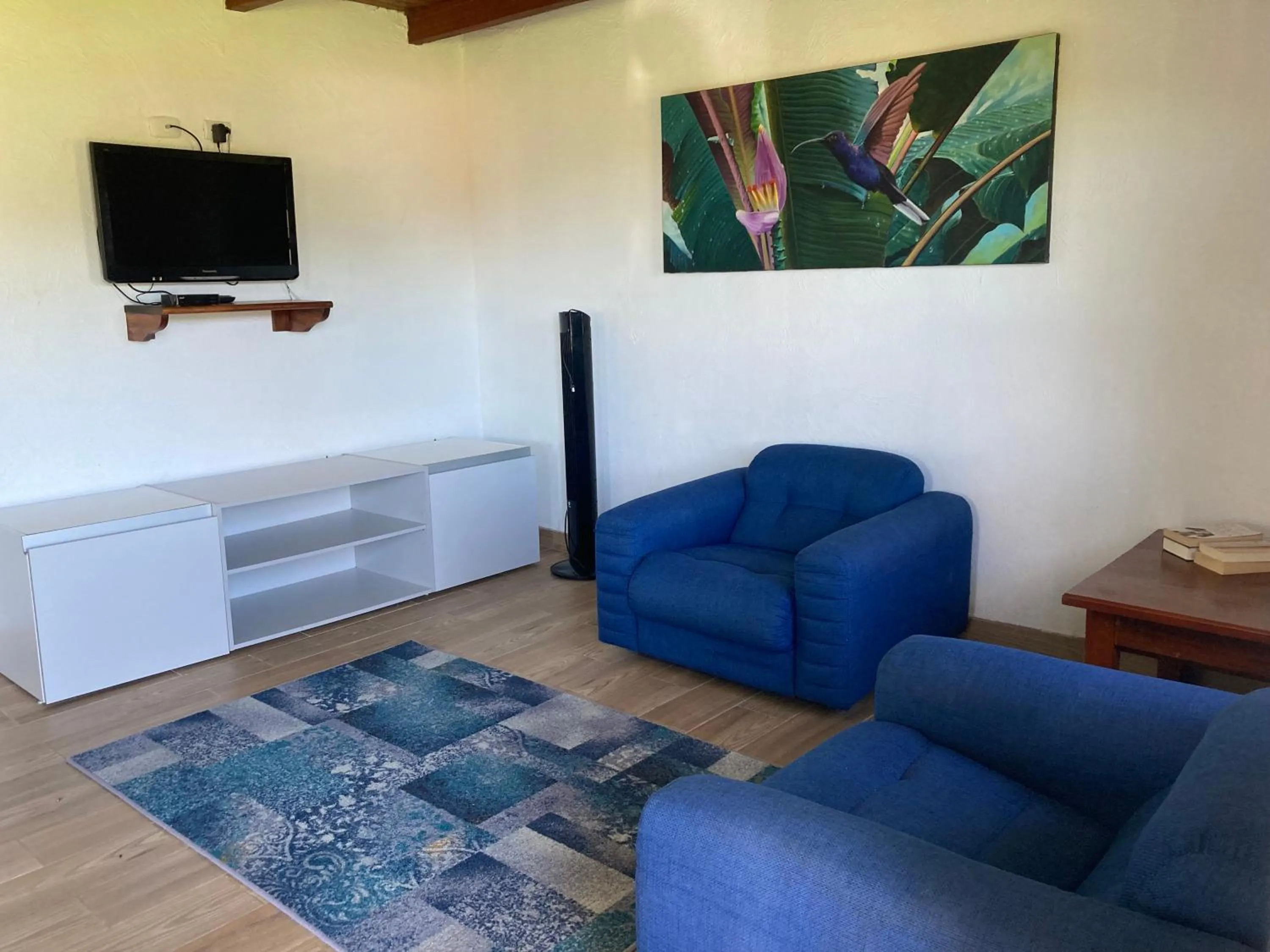 TV and multimedia in Los Héroes