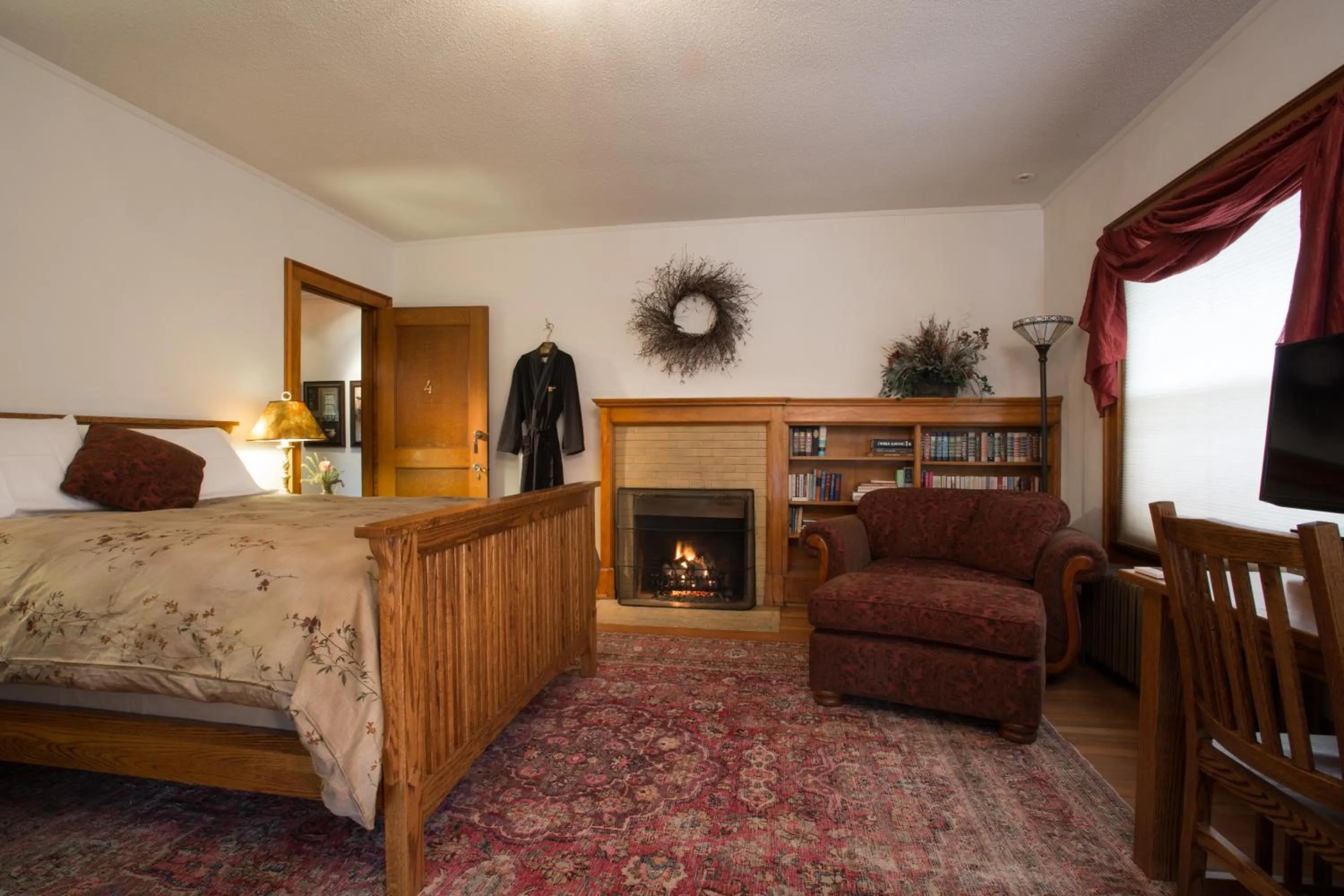 Bedroom, Bed in Stewart Inn