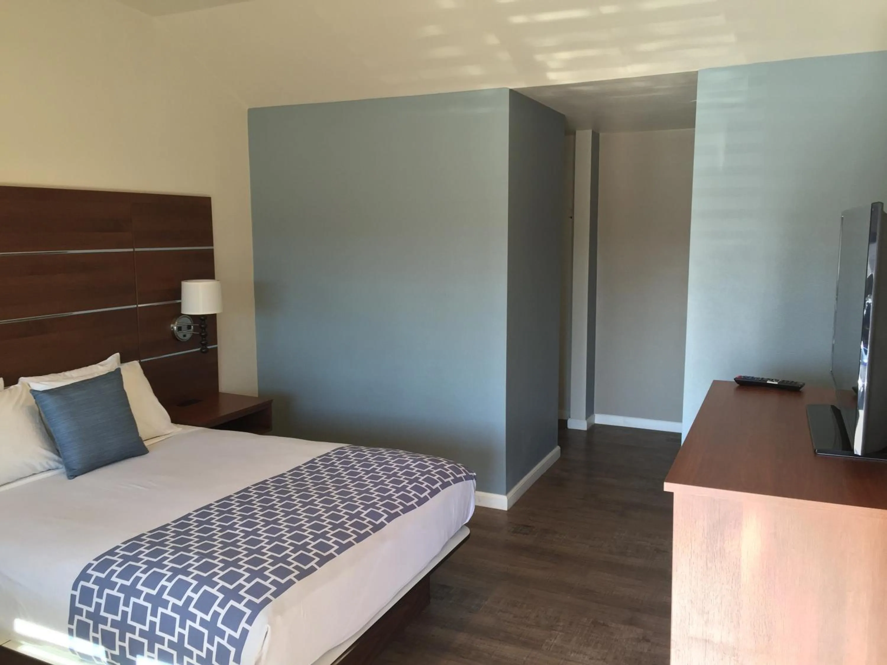 Bedroom, Bed in Sterling Inn