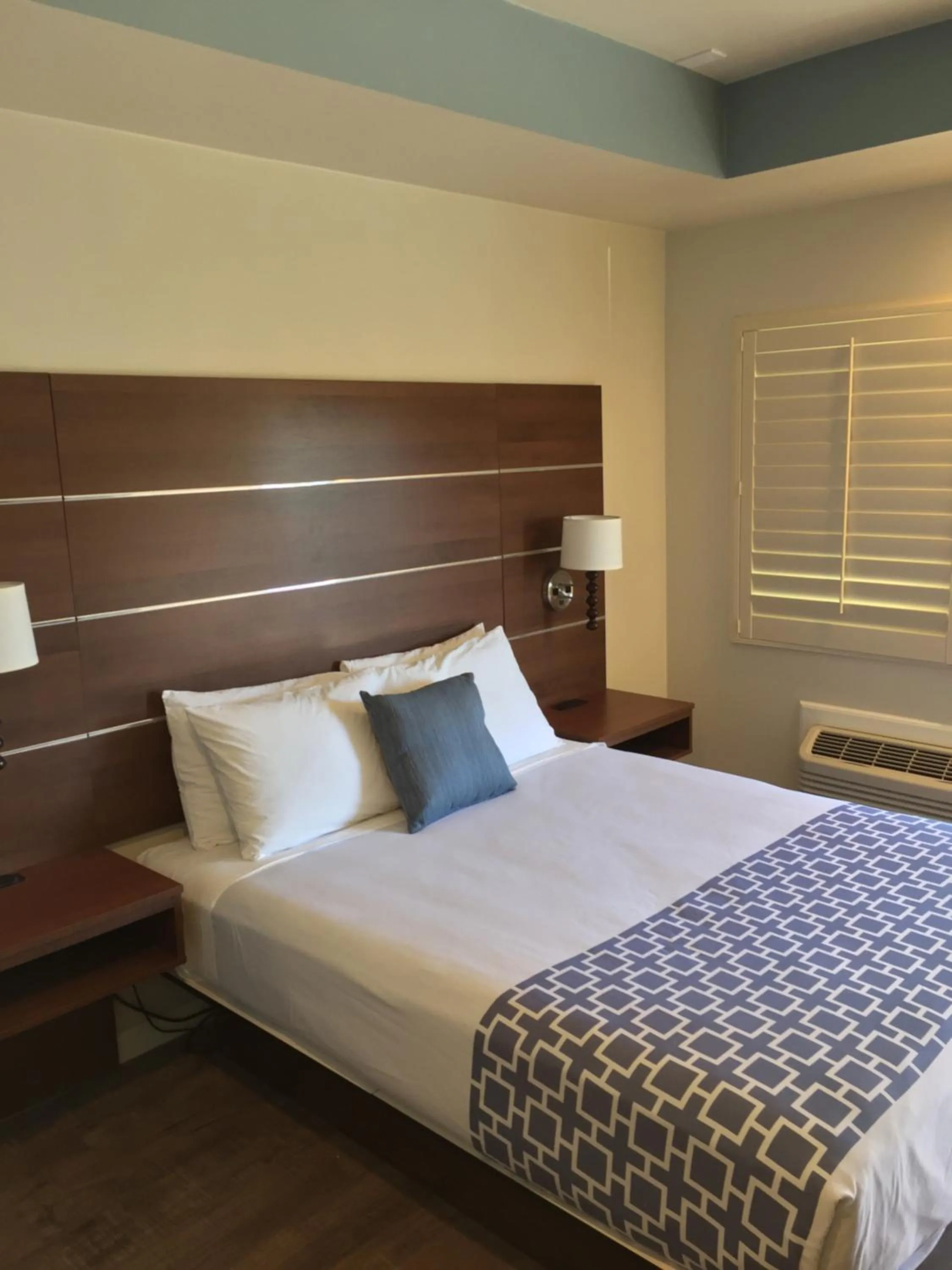 Bedroom, Bed in Sterling Inn