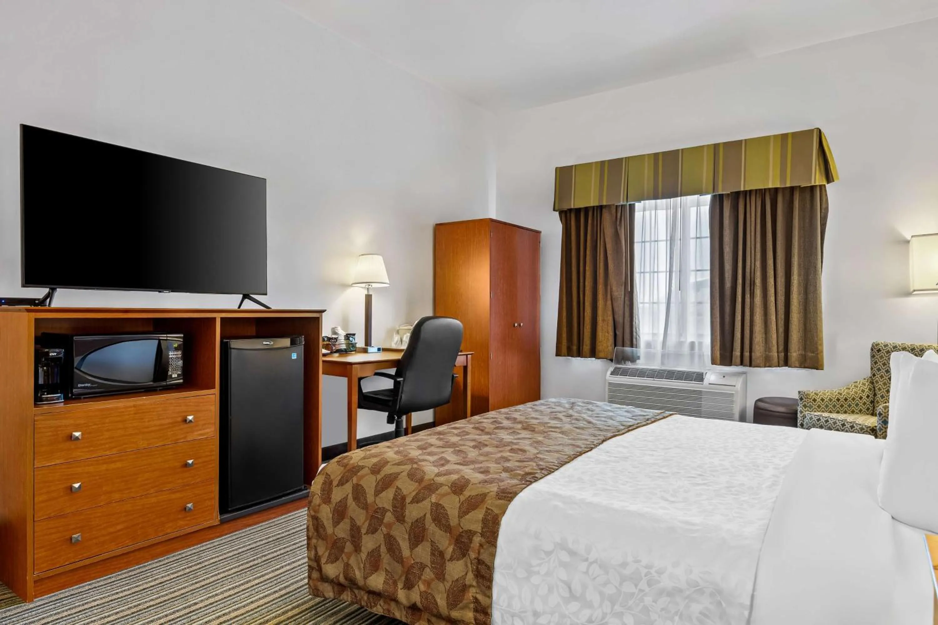 Bedroom, Bed in Best Western Liberty Inn