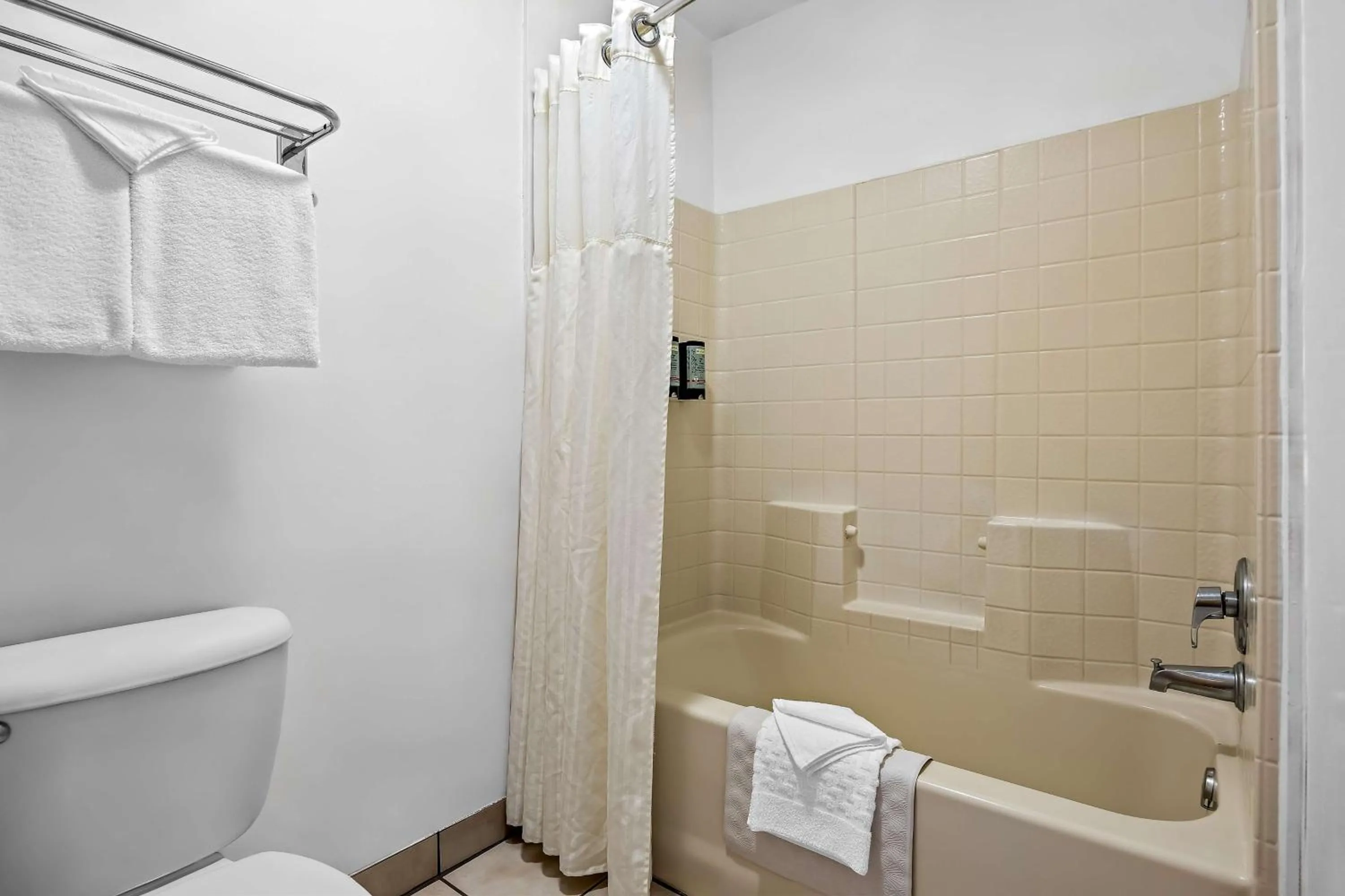 Bathroom in Best Western Liberty Inn