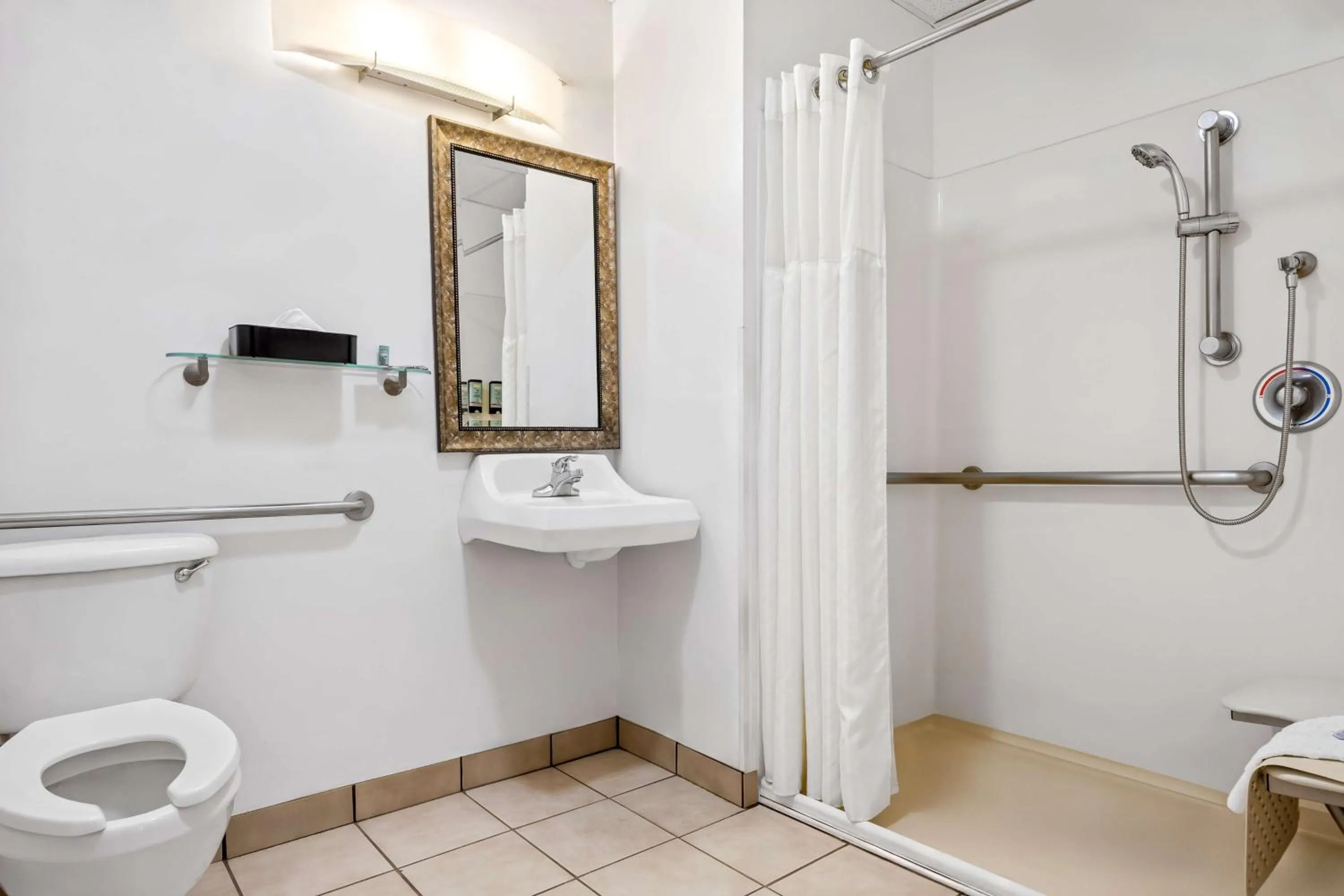 Bathroom in Best Western Liberty Inn