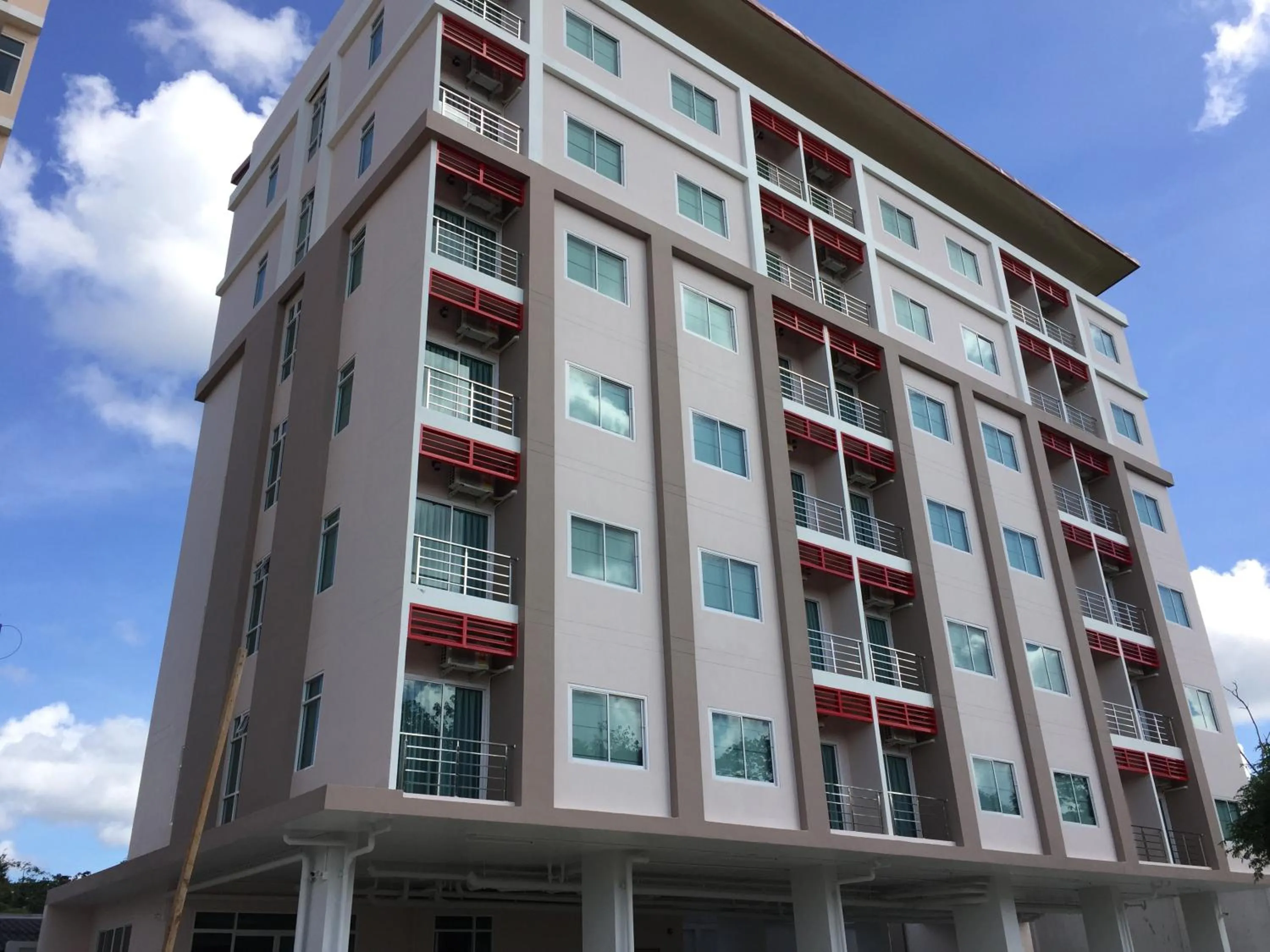 Facade/entrance in TTT Hotel