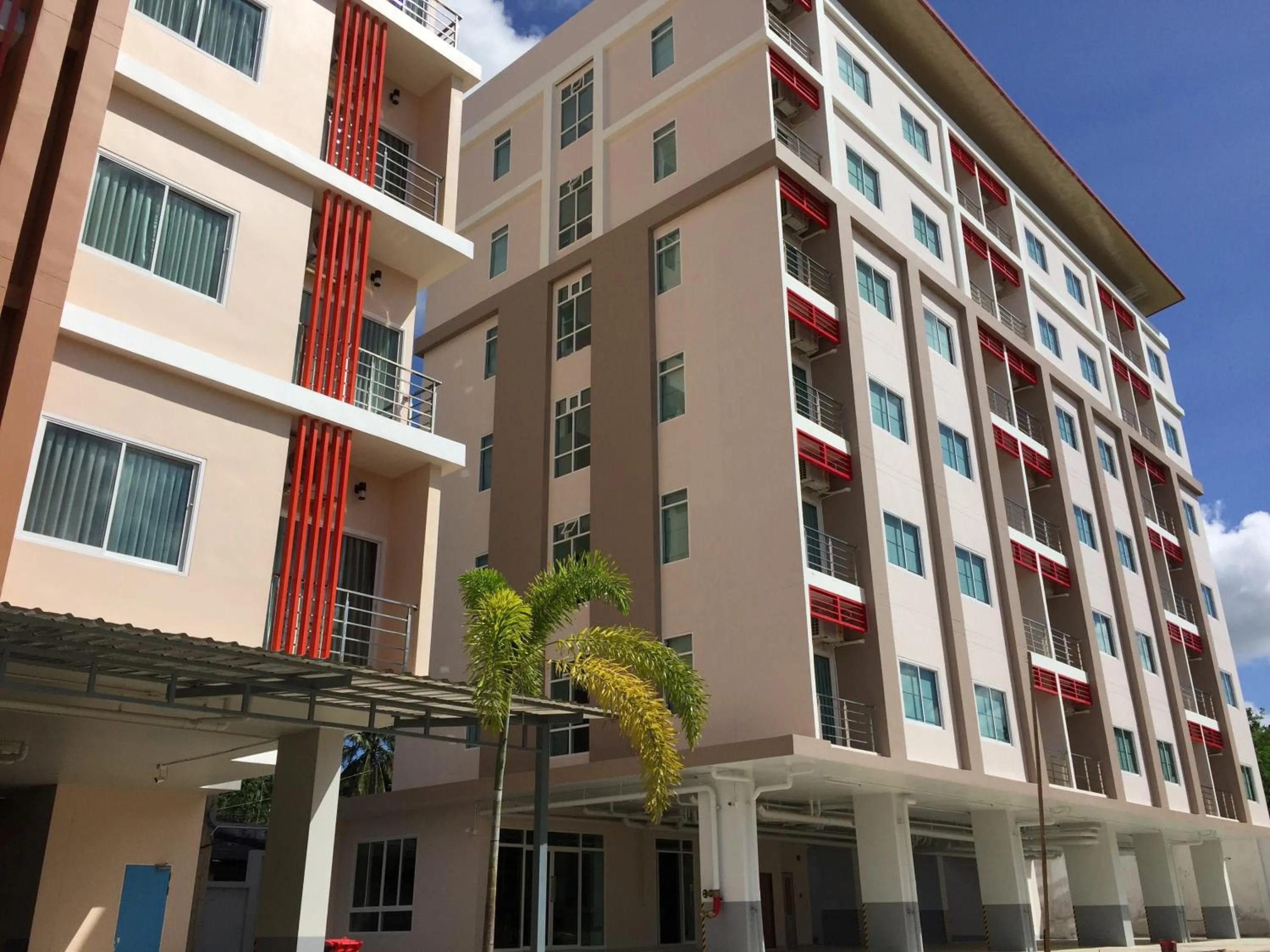 Facade/entrance in TTT Hotel