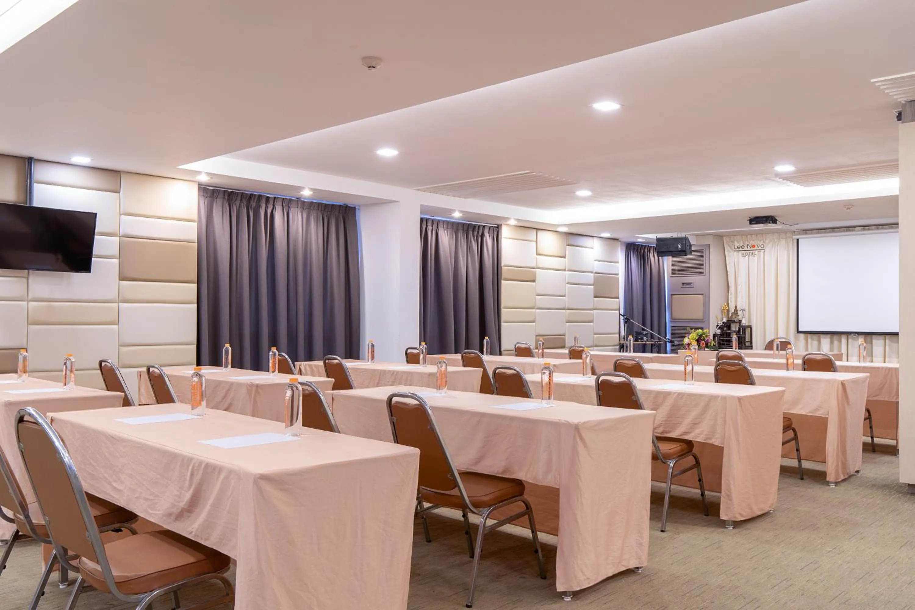 Meeting/conference room in Leenova Hotel