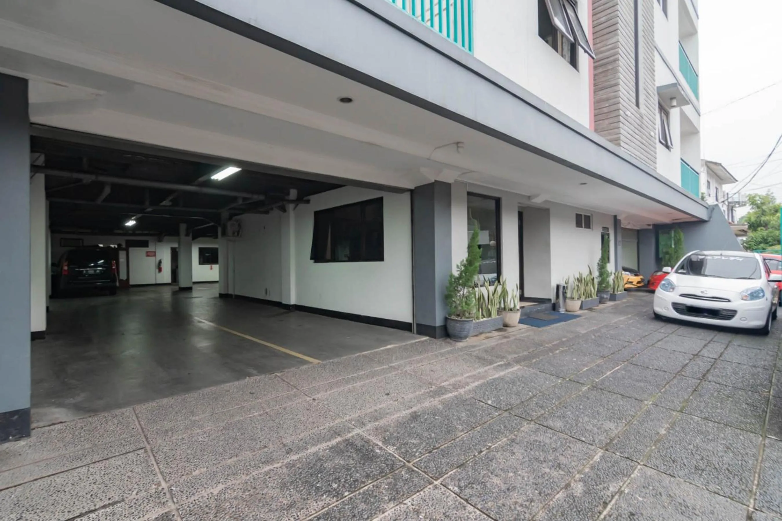 Parking in RedDoorz Plus at Buah Batu