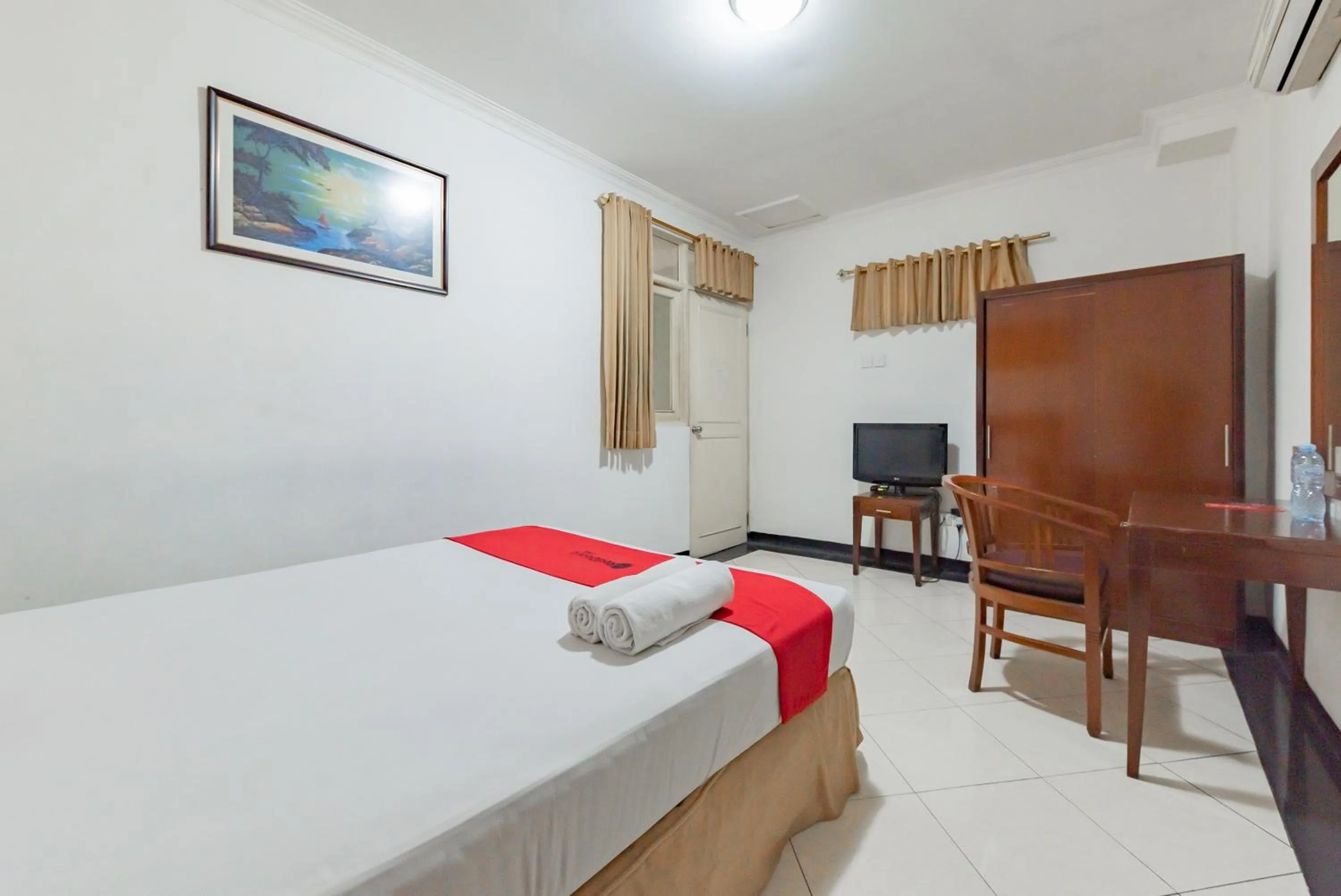 Bedroom, Bed in RedDoorz Plus at Buah Batu