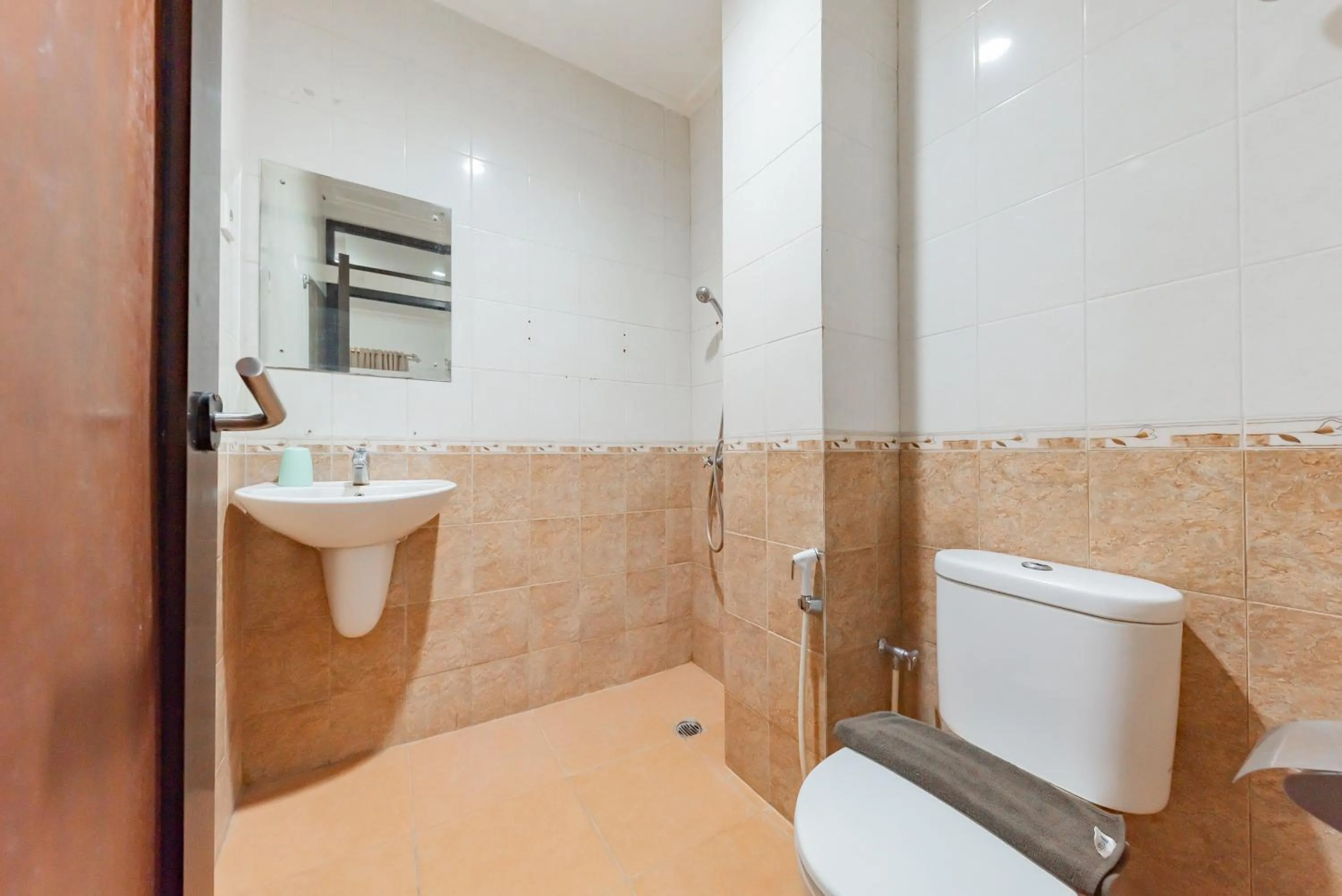 Bathroom in RedDoorz Plus at Buah Batu