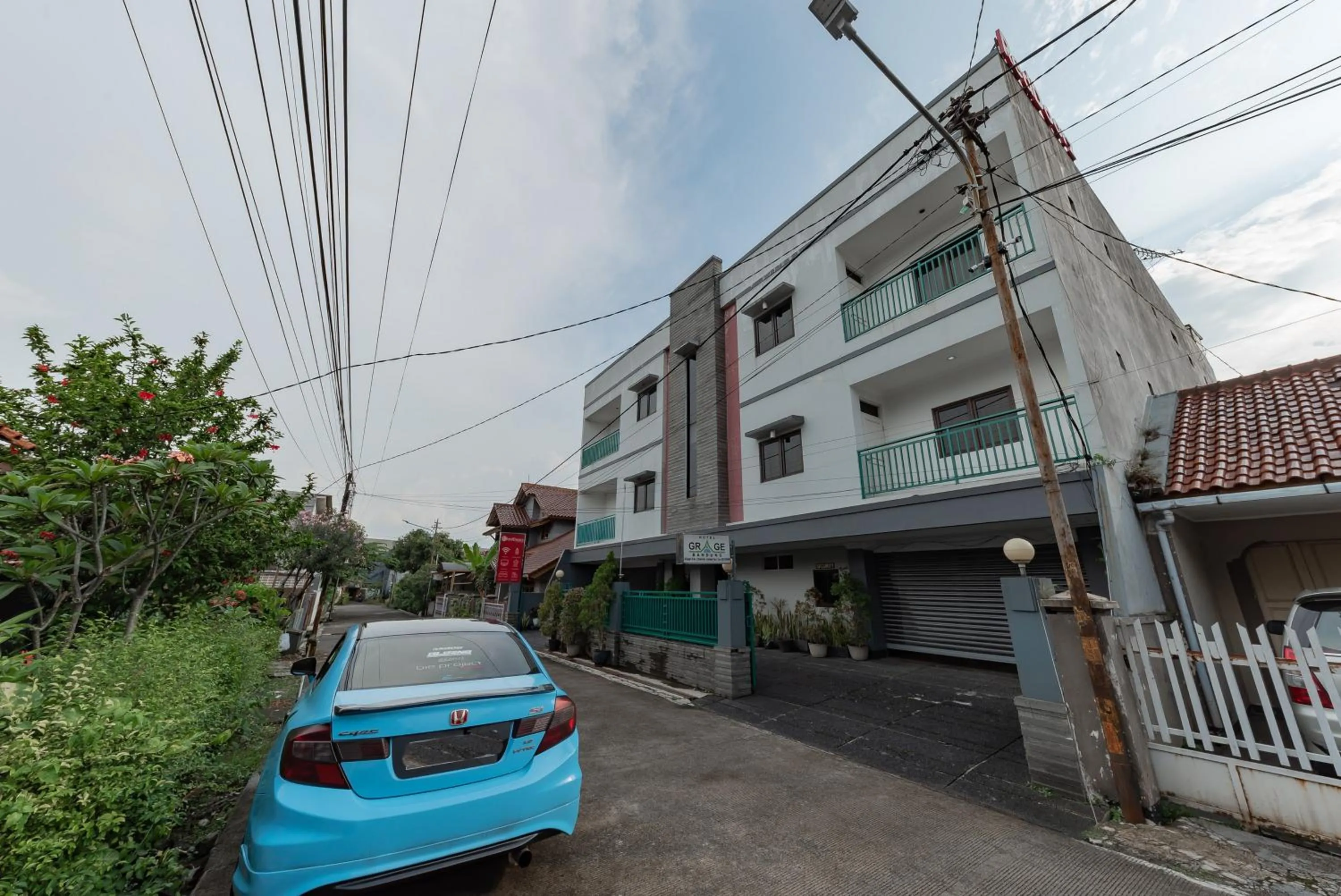 Facade/entrance in RedDoorz Plus at Buah Batu