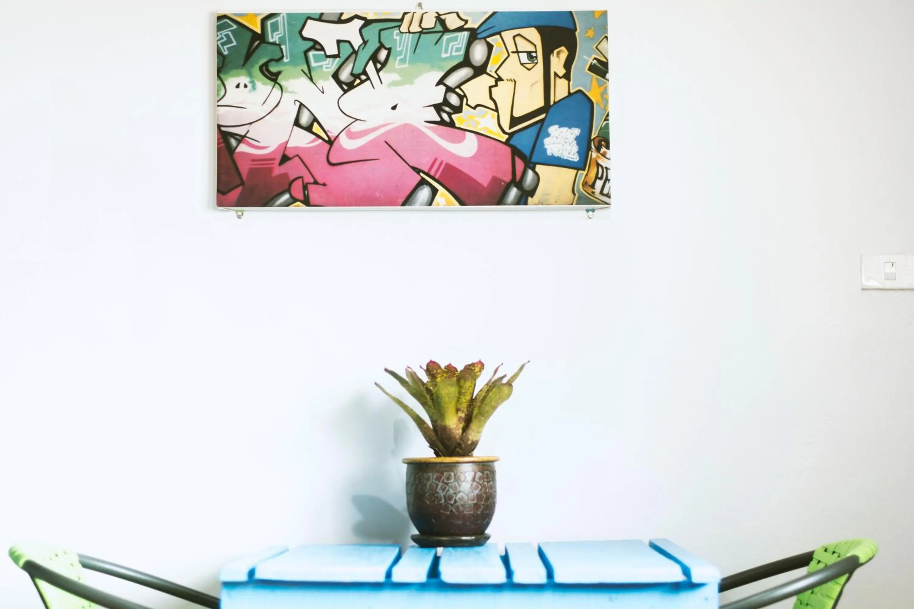 Communal lounge/ TV room in Sleep Easy Krabi Guest House