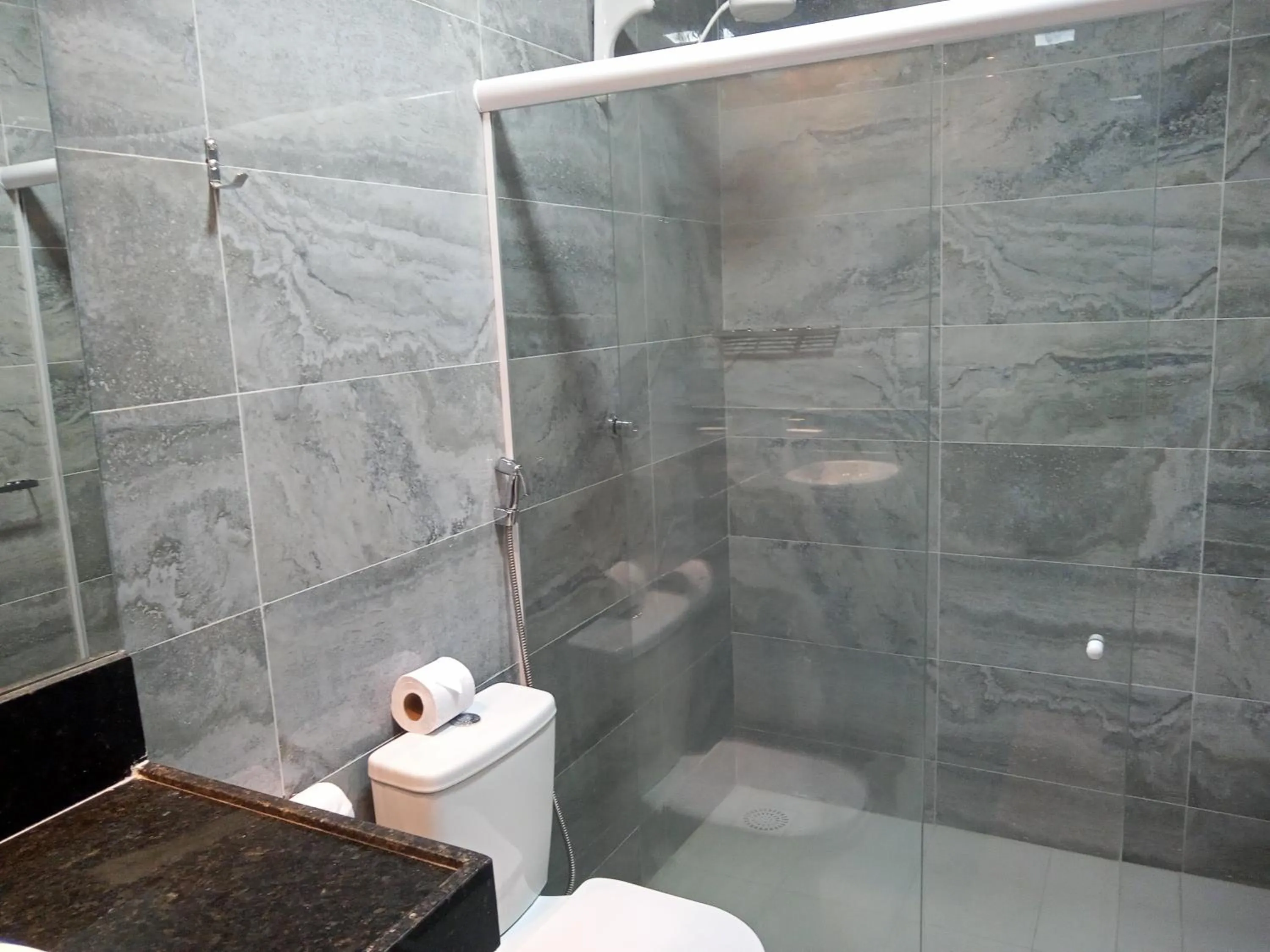 Shower in La Suite Praia Hotel