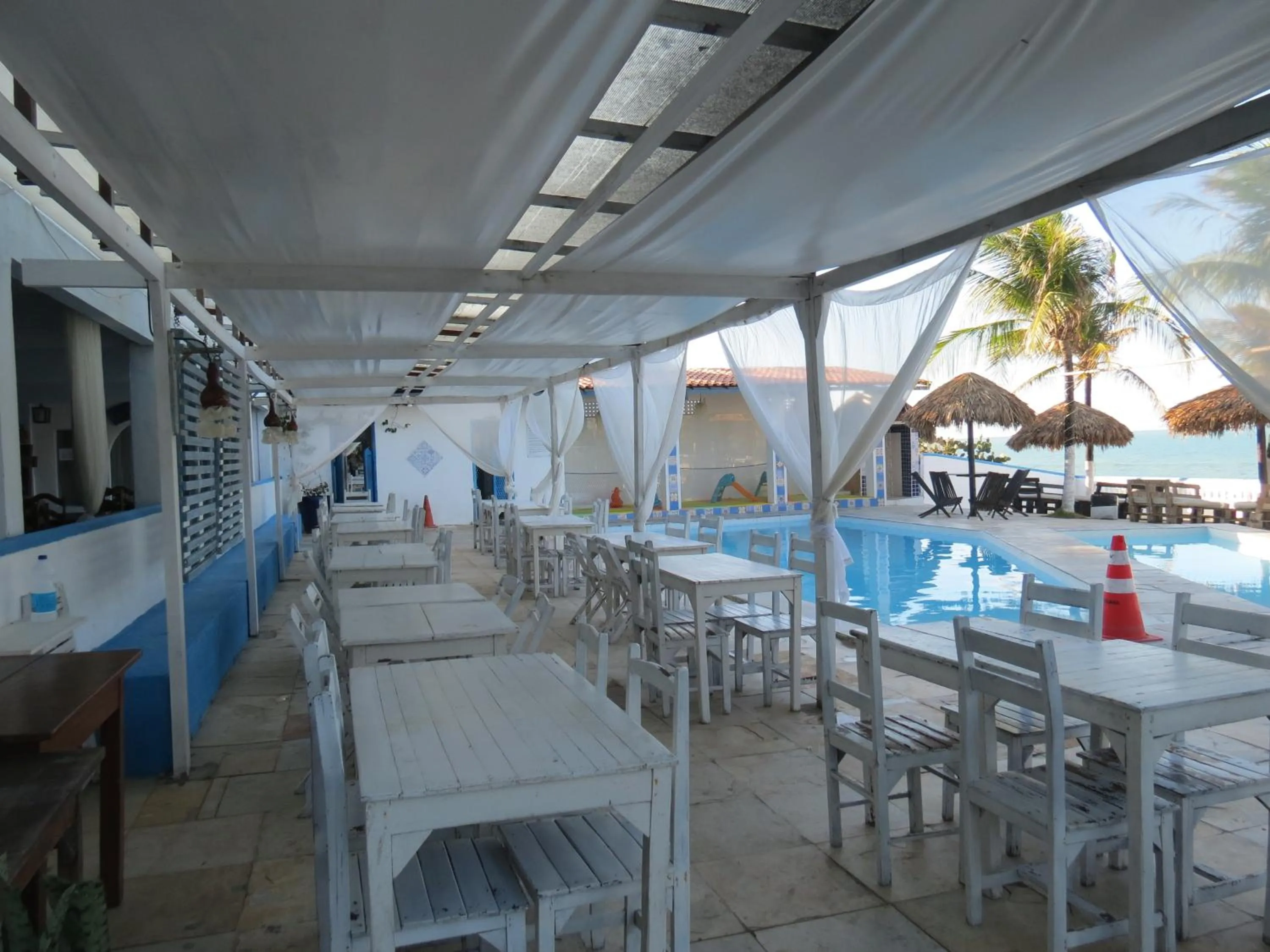 Lounge or bar in La Suite Praia Hotel