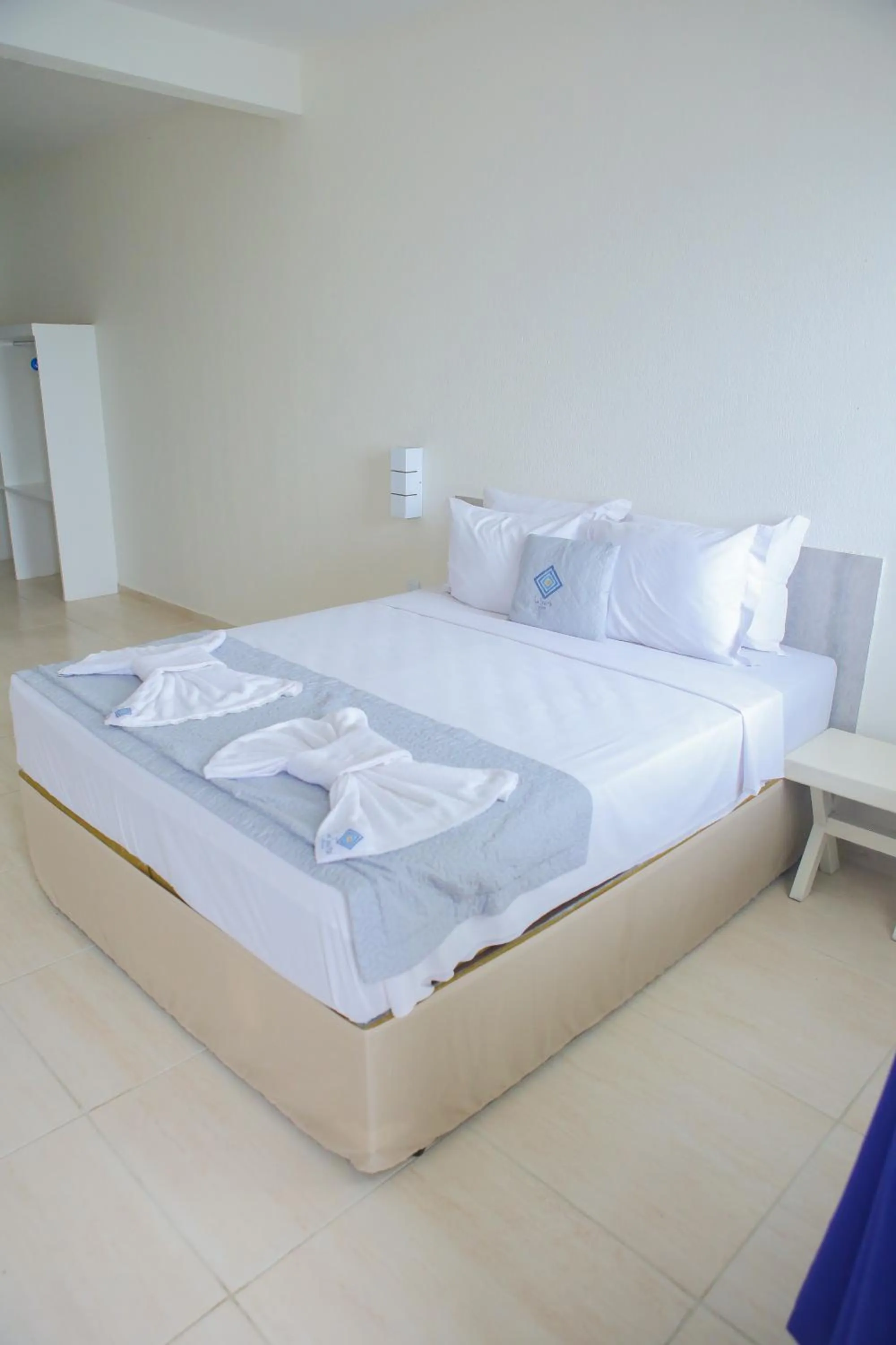 Bed in La Suite Praia Hotel