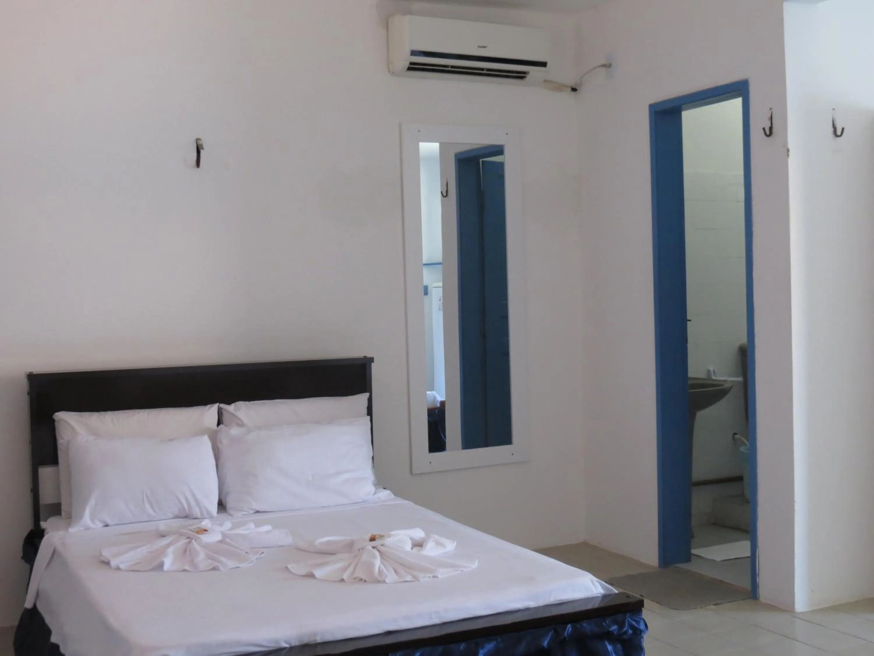 Photo of the whole room, Bed in La Suite Praia Hotel