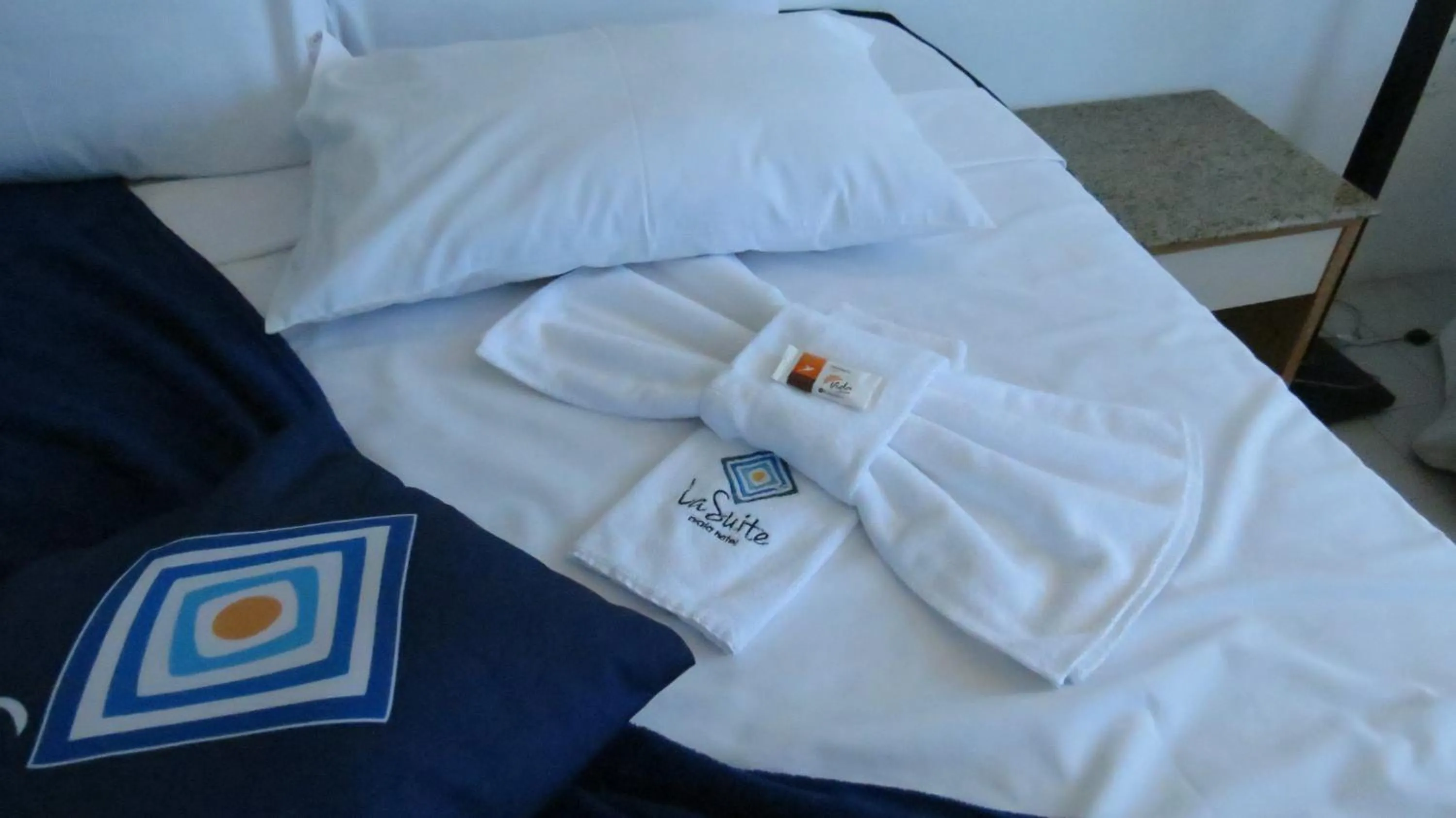 towels, Bed in La Suite Praia Hotel