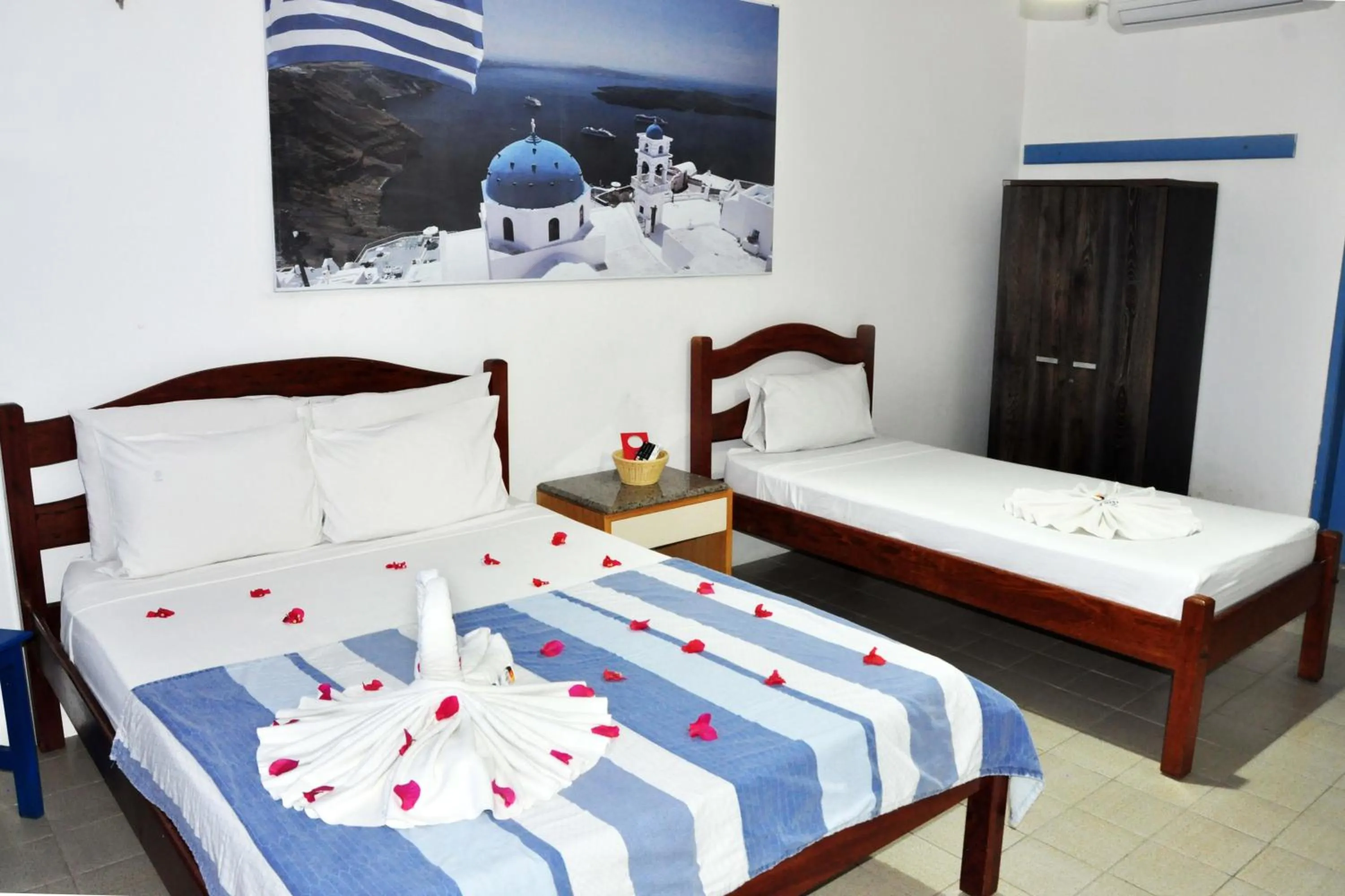 Photo of the whole room, Bed in La Suite Praia Hotel