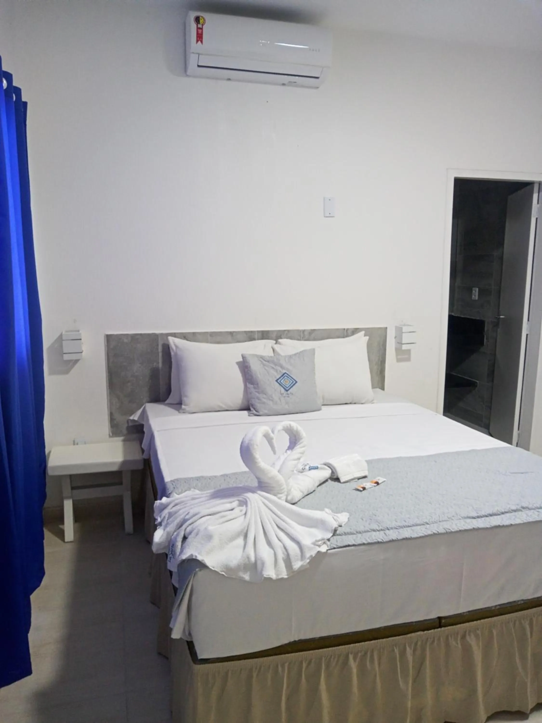 Bed in La Suite Praia Hotel