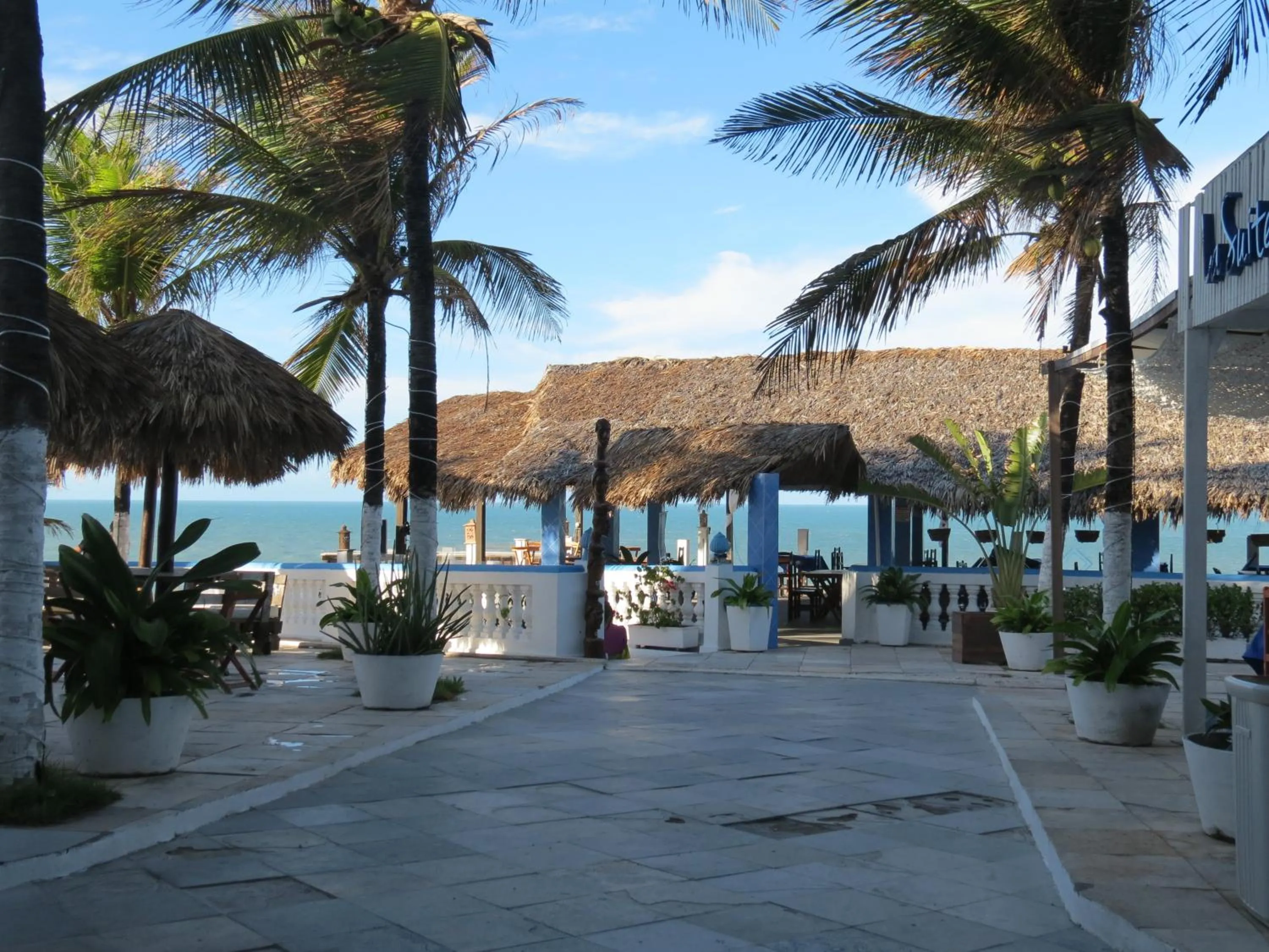 Restaurant/places to eat in La Suite Praia Hotel