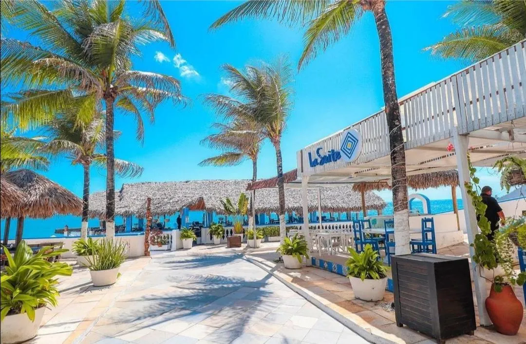 Restaurant/places to eat in La Suite Praia Hotel