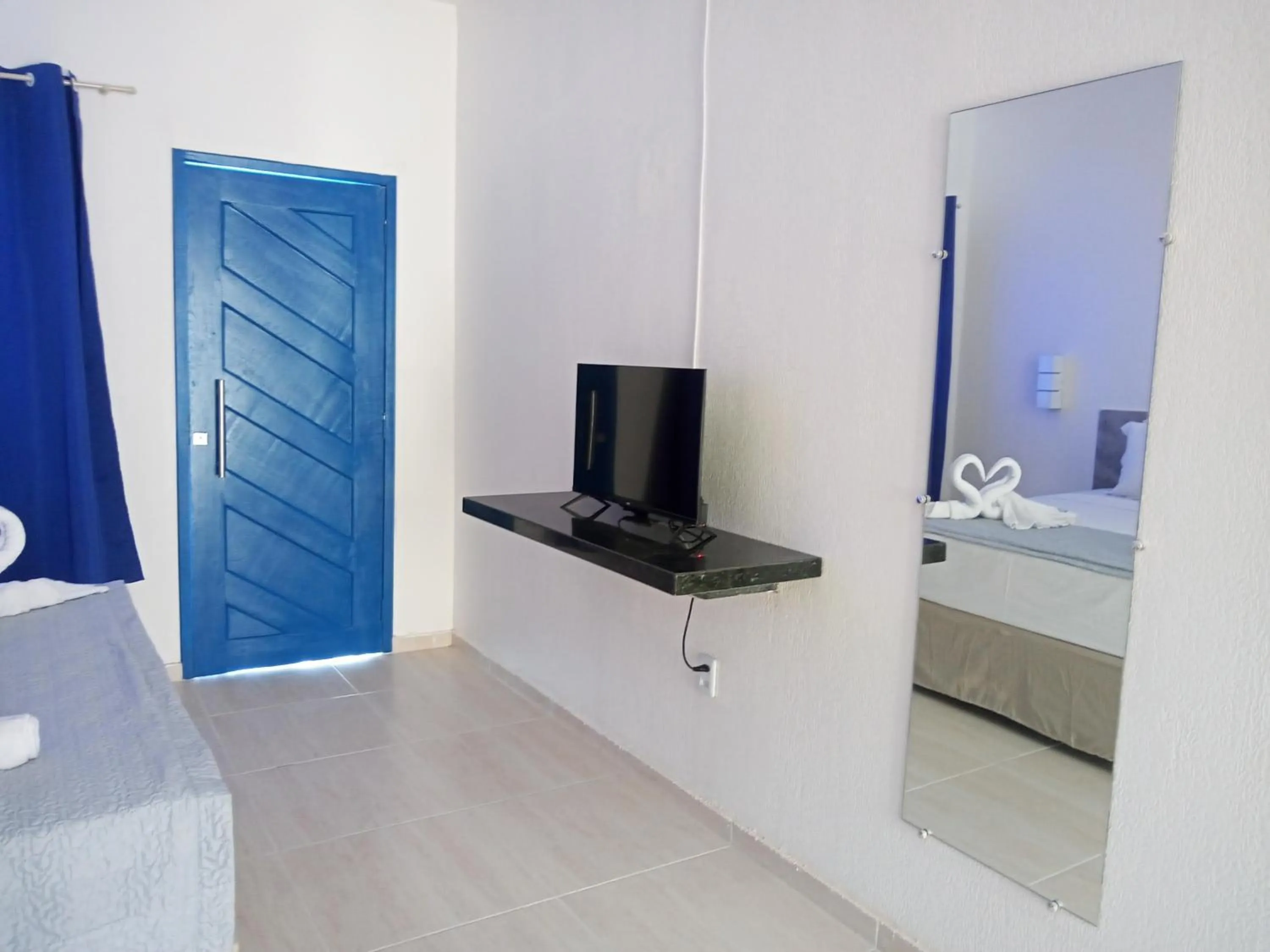 TV and multimedia in La Suite Praia Hotel