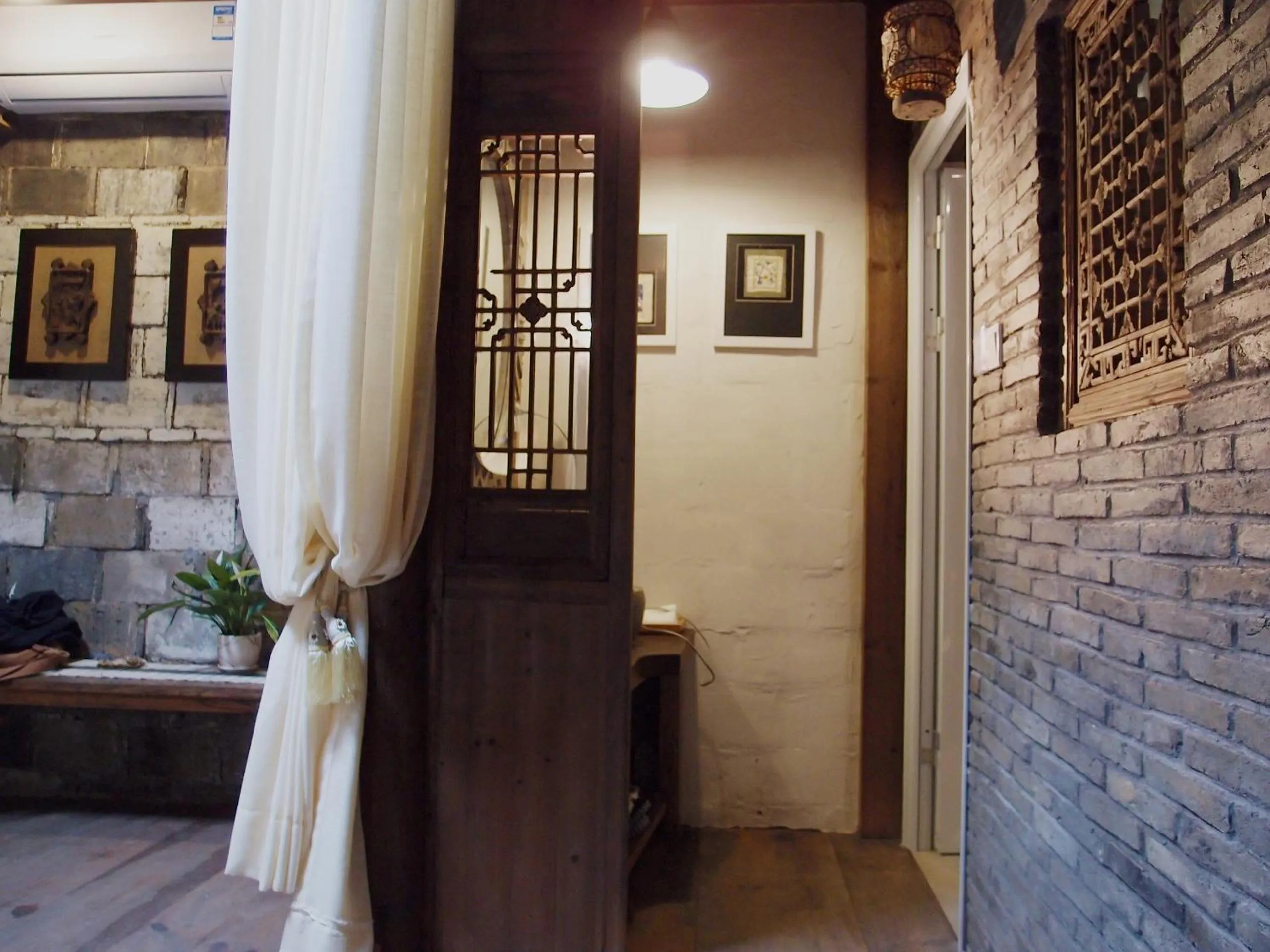 Bathroom in WuYuan QiYe YanXiang Guesthouse