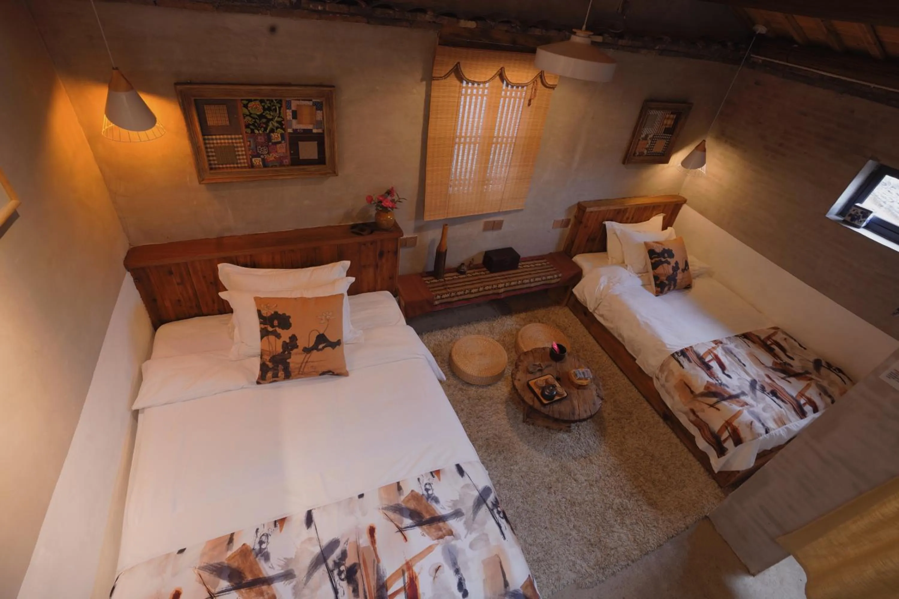 Bed in WuYuan QiYe YanXiang Guesthouse