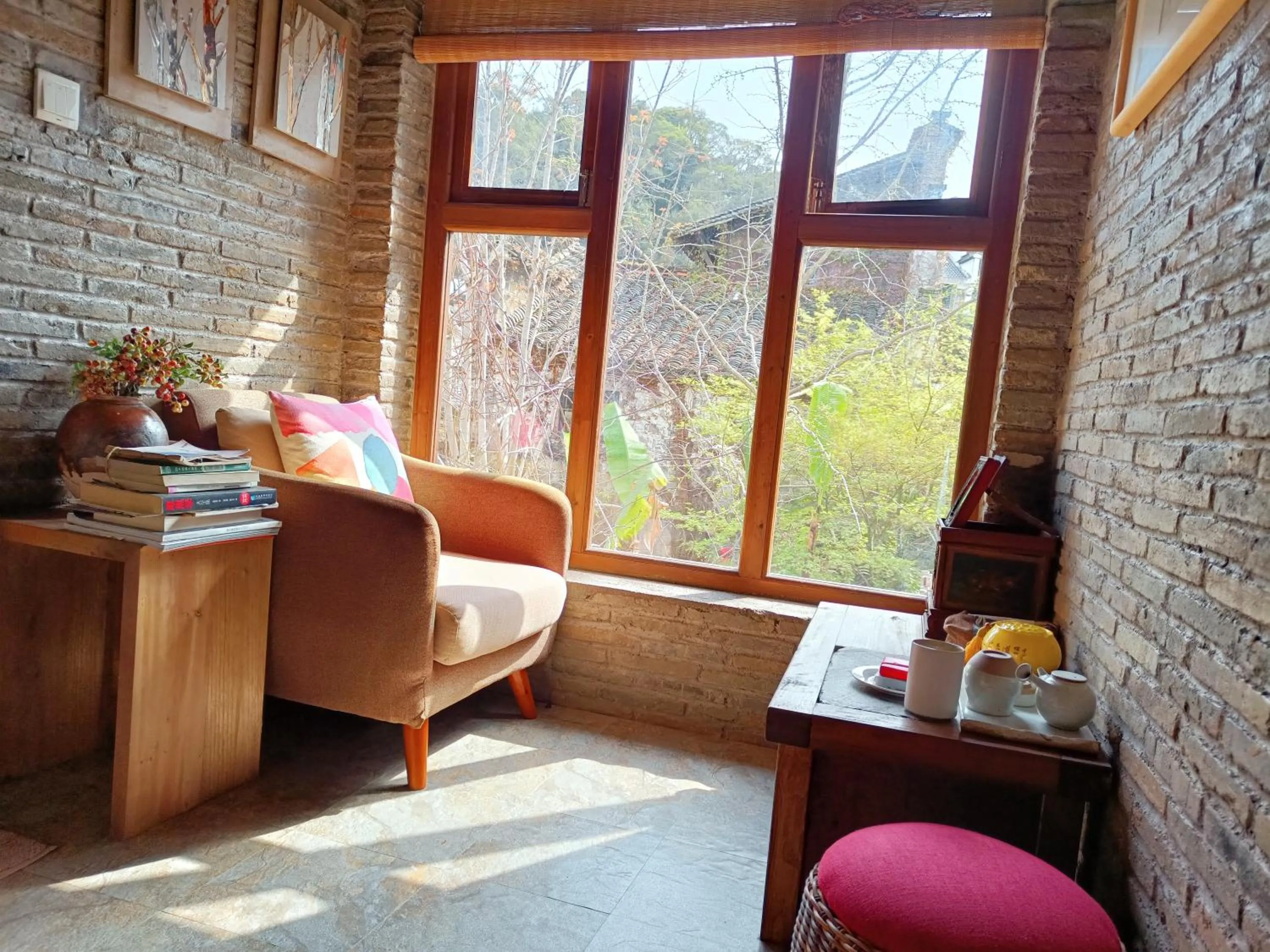 Bed in WuYuan QiYe YanXiang Guesthouse